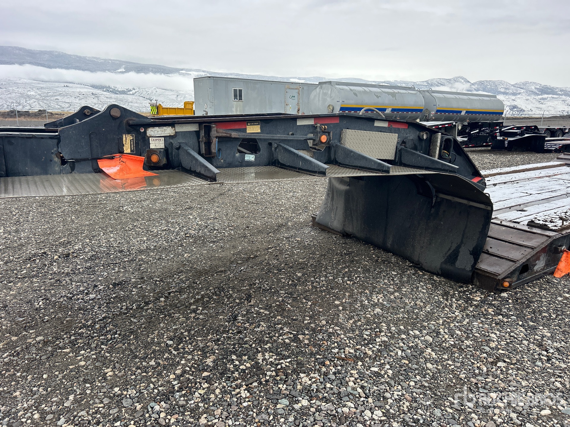 2013 Aspen 55 ton Tri/A Removable Gooseneck