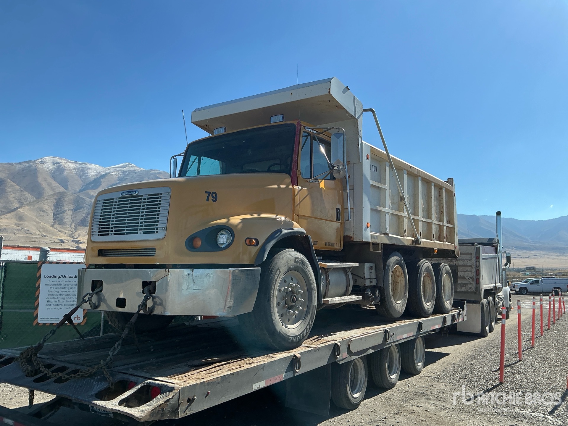 1999 Freightliner FL112