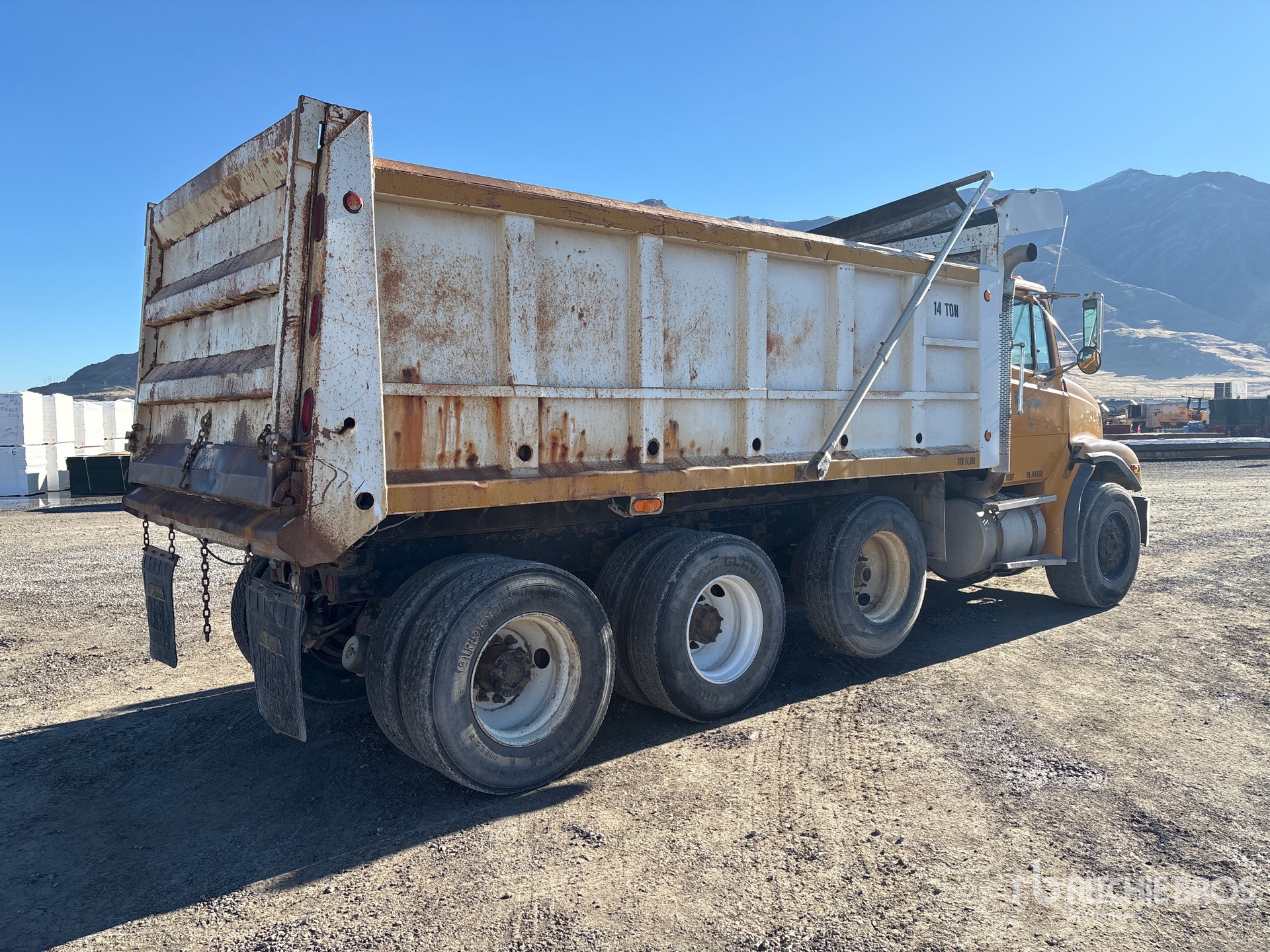 1999 Freightliner FL112