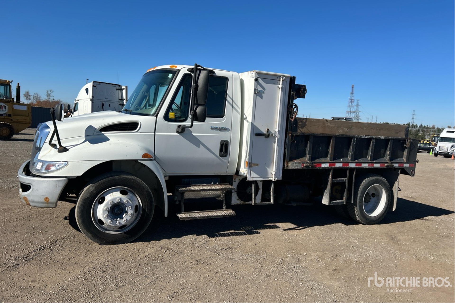 2013 International 4300M7 SBA