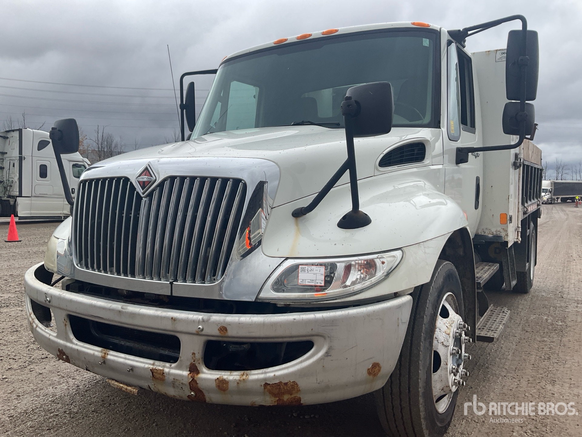2013 International 4300M7 SBA