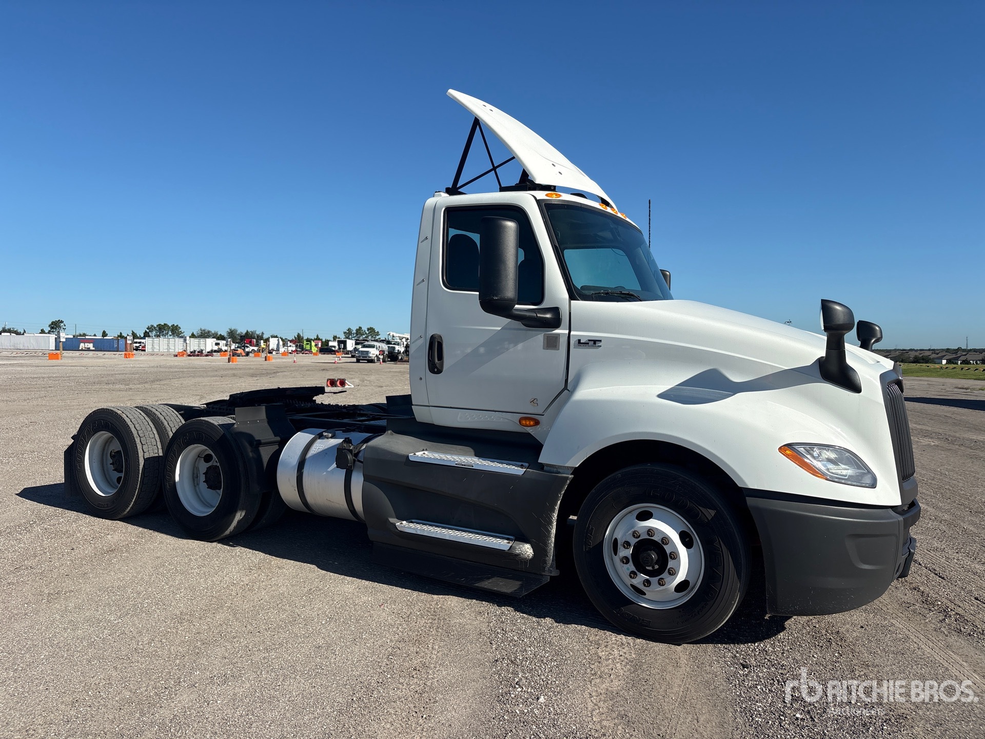 2021 International LT625