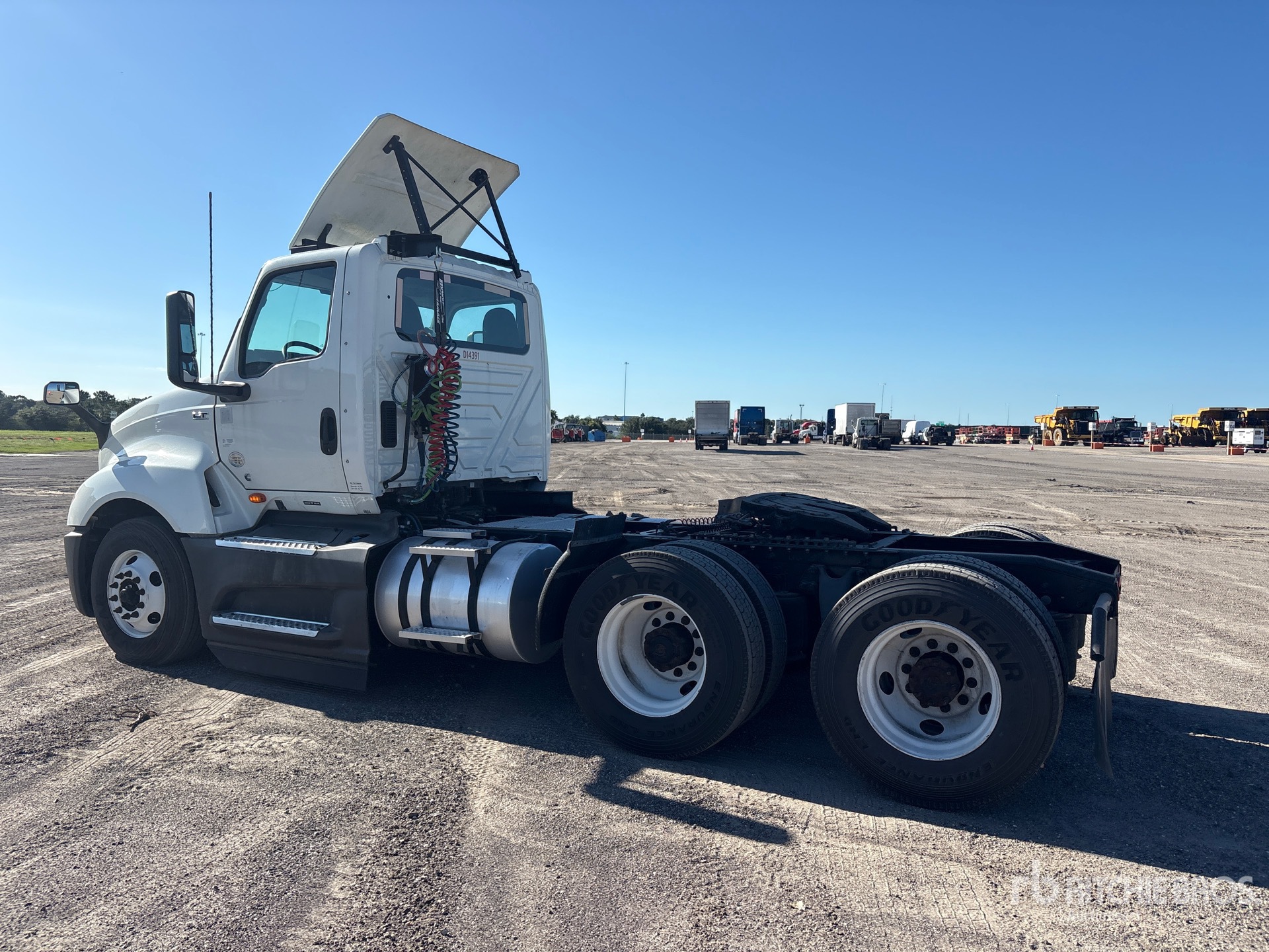 2021 International LT625