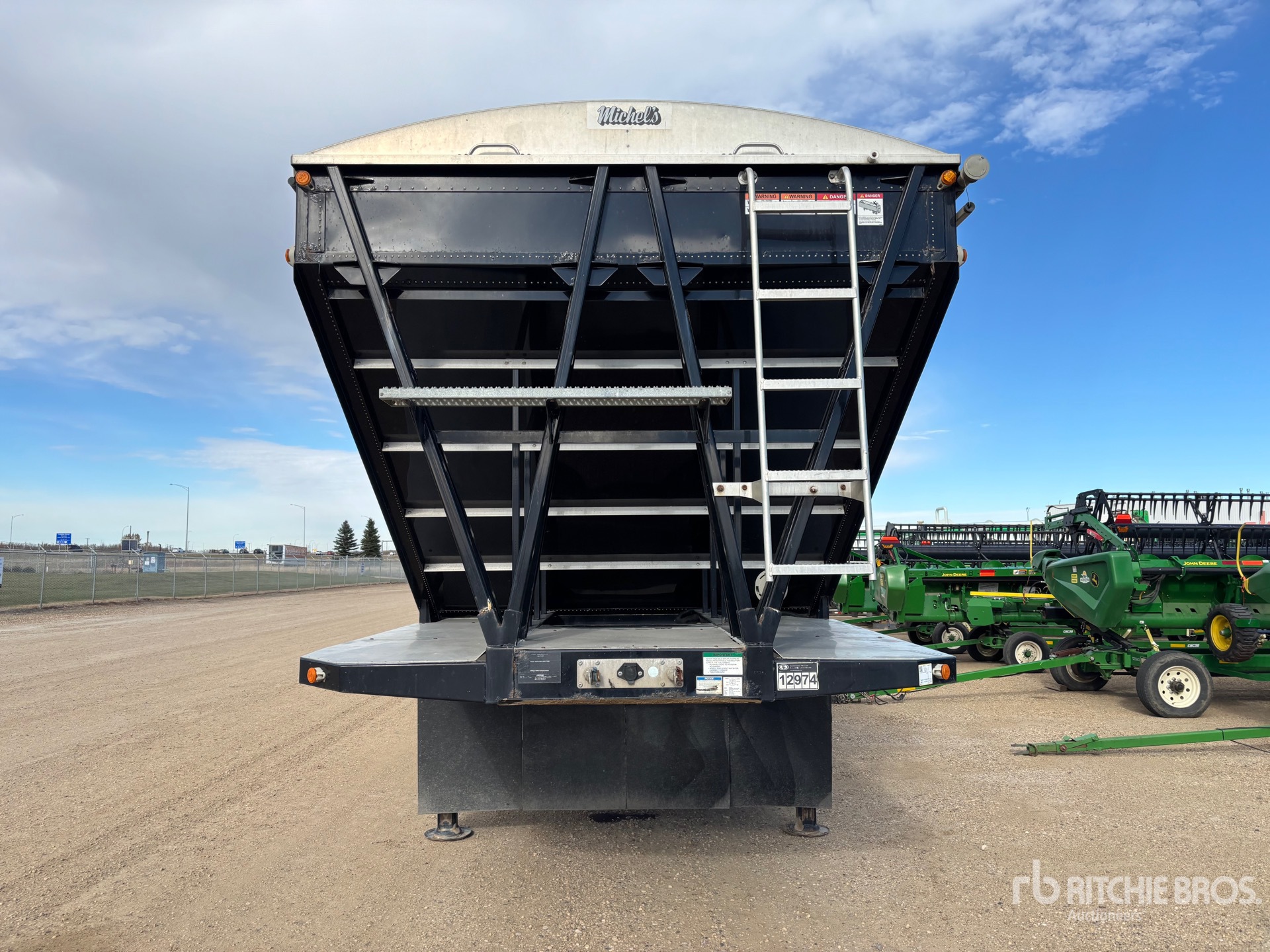 2017 Load King 28 ft Super B-Train Lead Belly