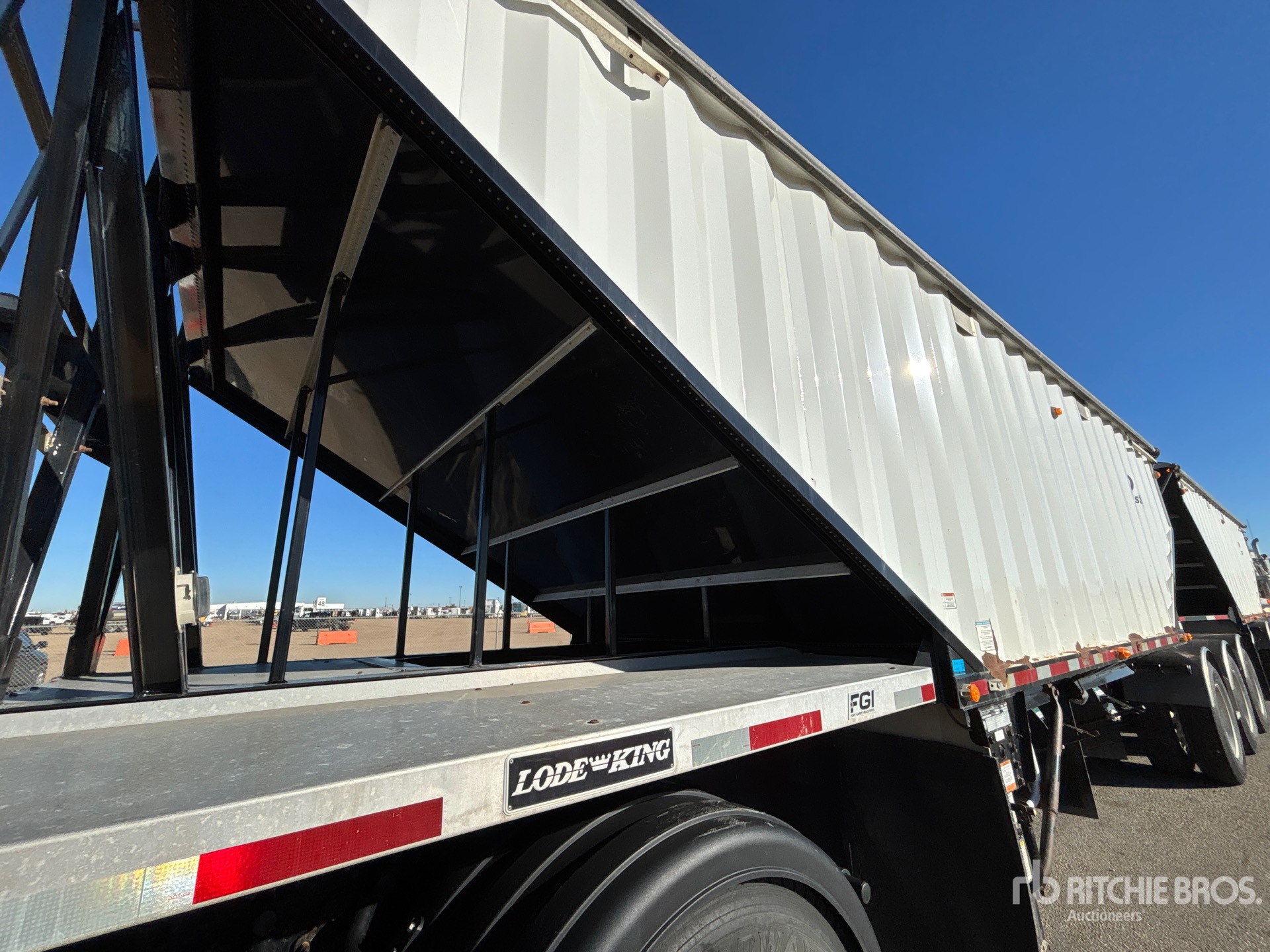2017 Load King 28 ft Super B-Train Lead Belly