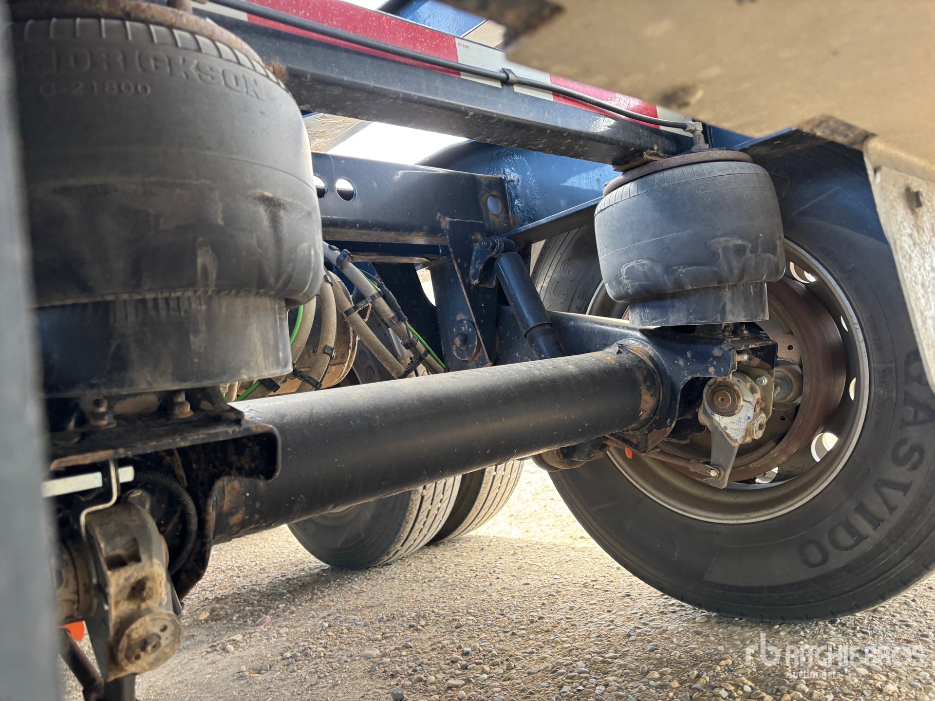 2017 Load King 28 ft Super B-Train Lead Belly