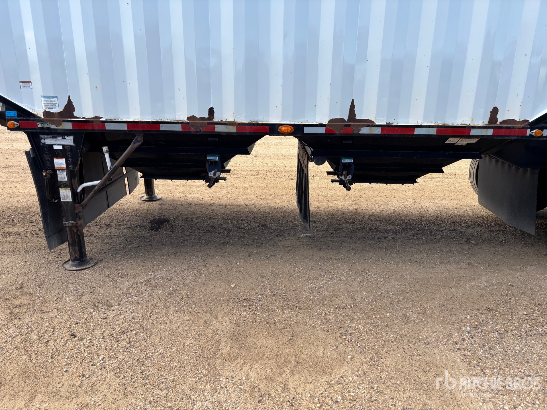 2017 Load King 28 ft Super B-Train Lead Belly