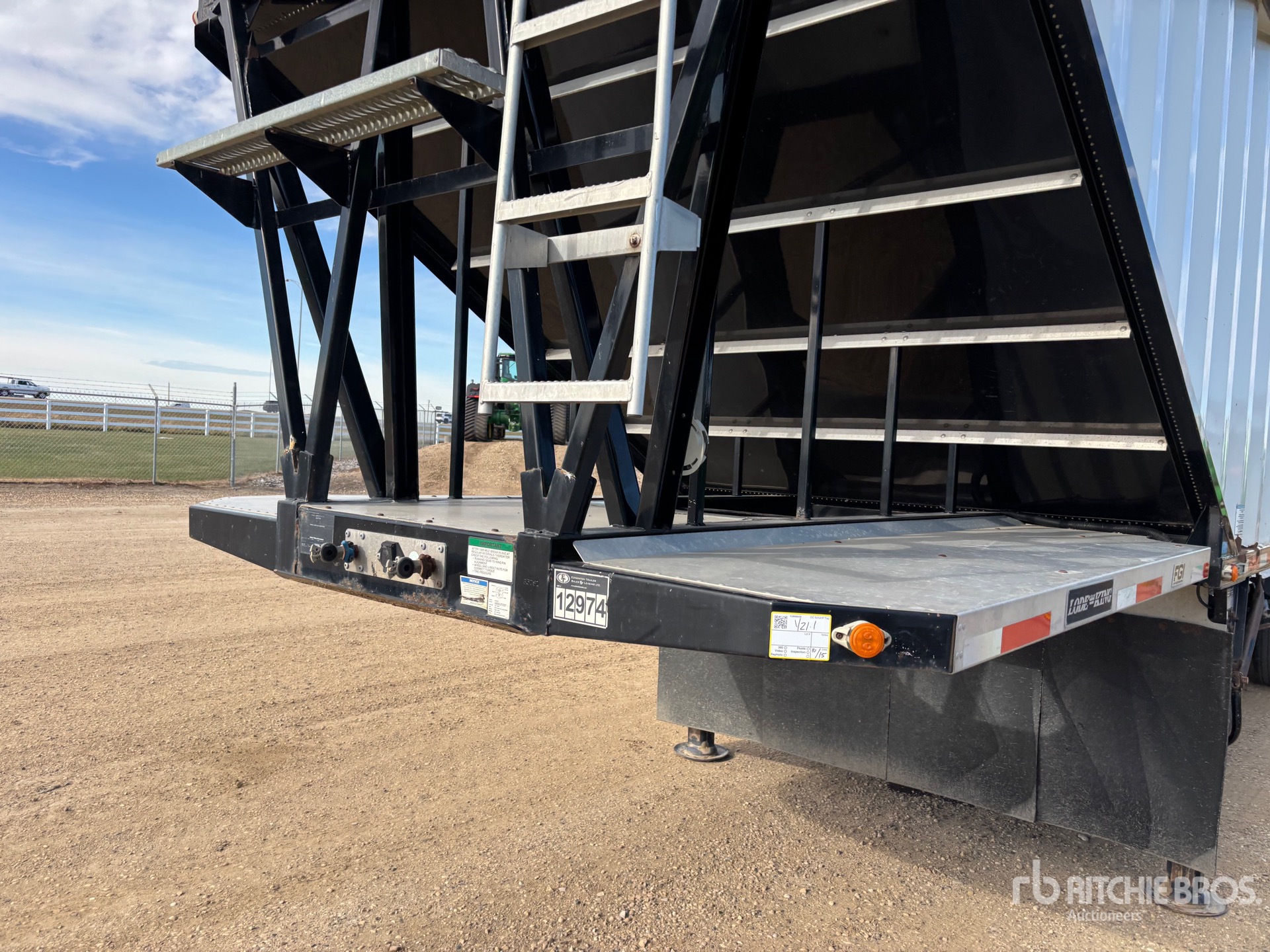 2017 Load King 28 ft Super B-Train Lead Belly