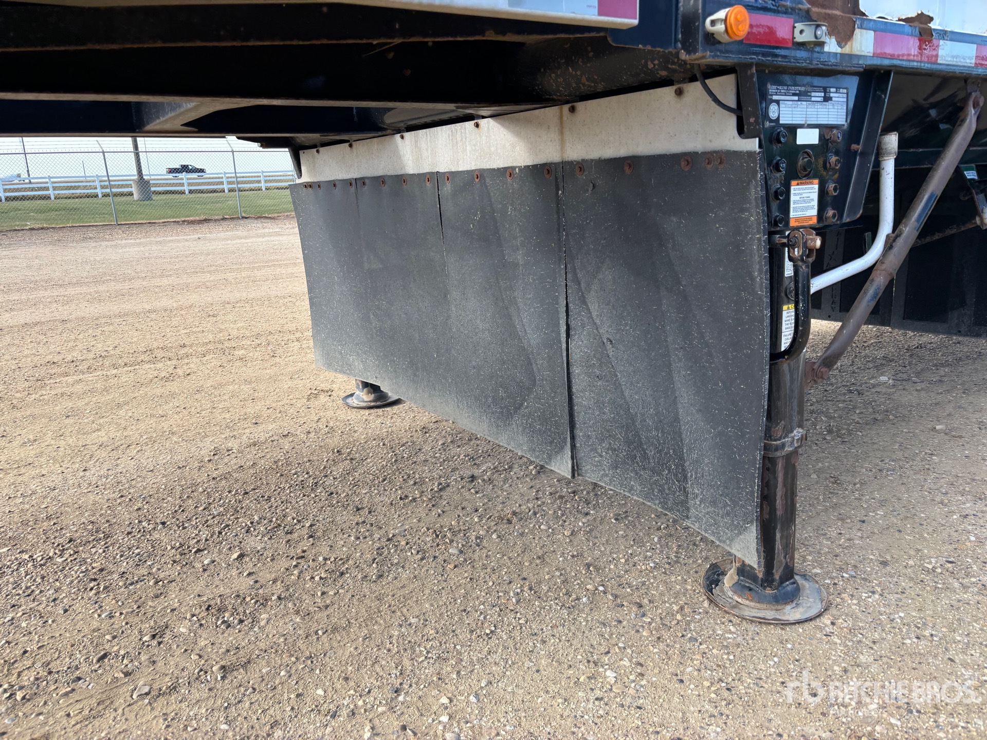 2017 Load King 28 ft Super B-Train Lead Belly