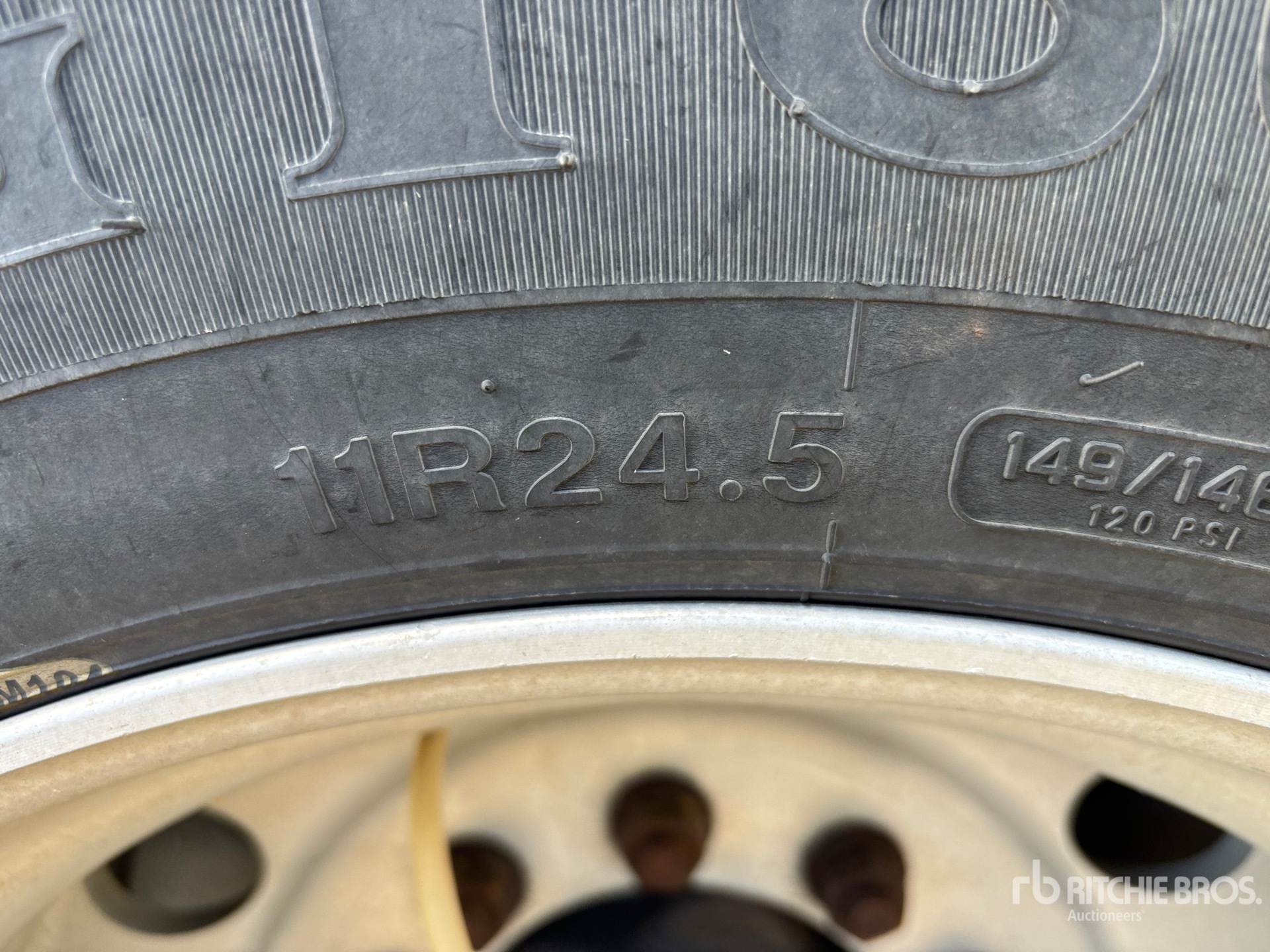 2017 Load King 28 ft Super B-Train Lead Belly