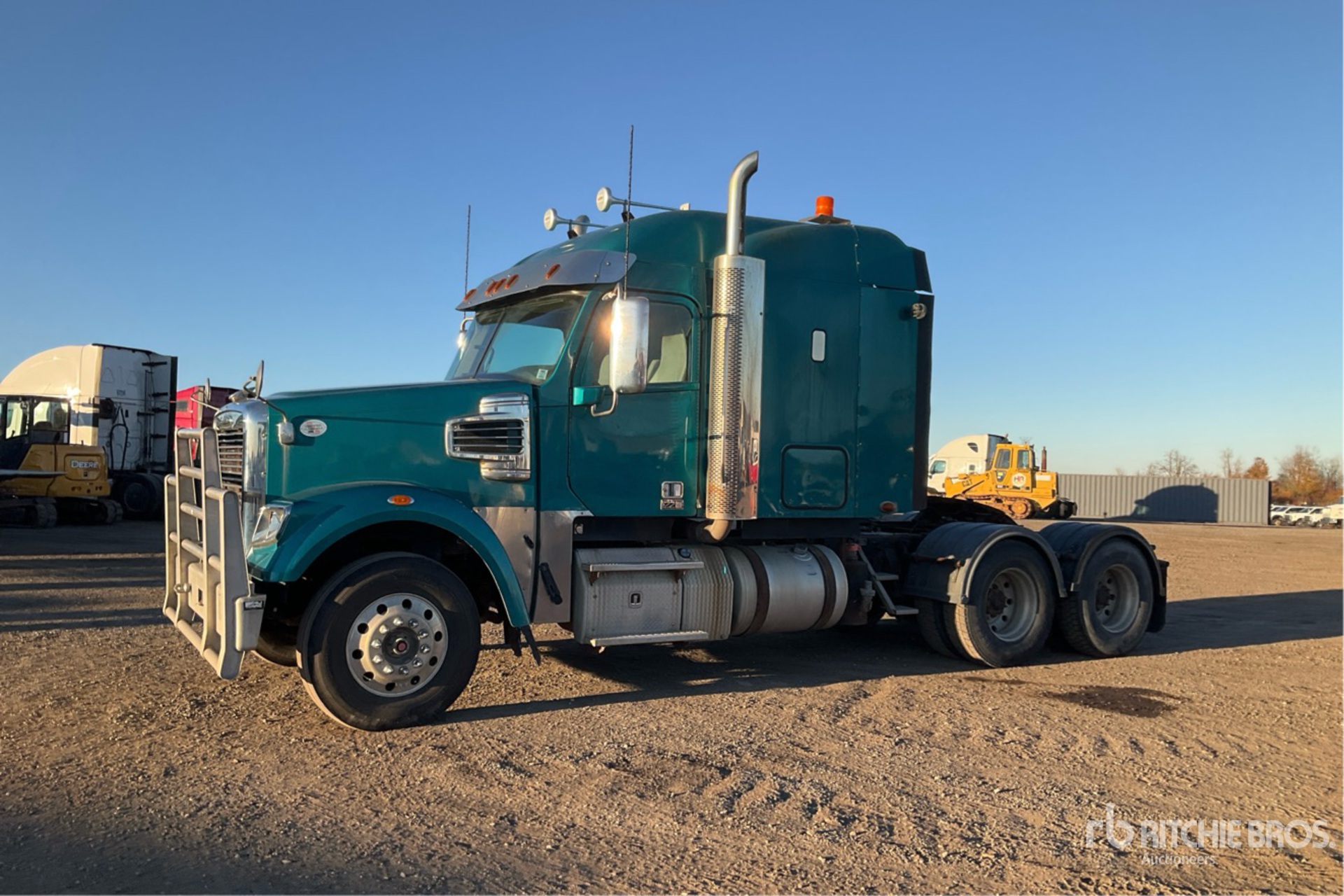 2017 Freightliner CORONADO SD122