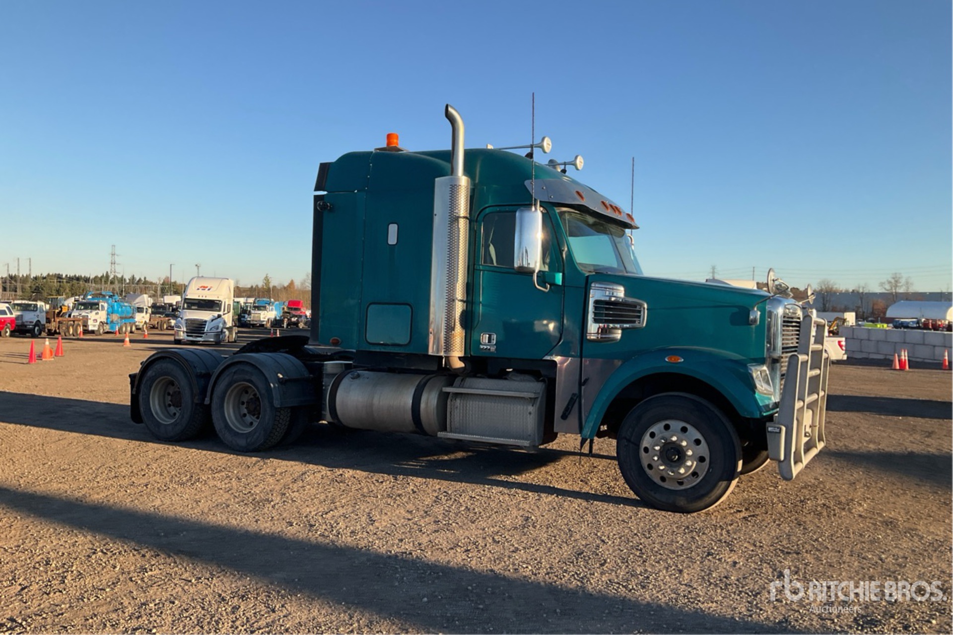 2017 Freightliner CORONADO SD122