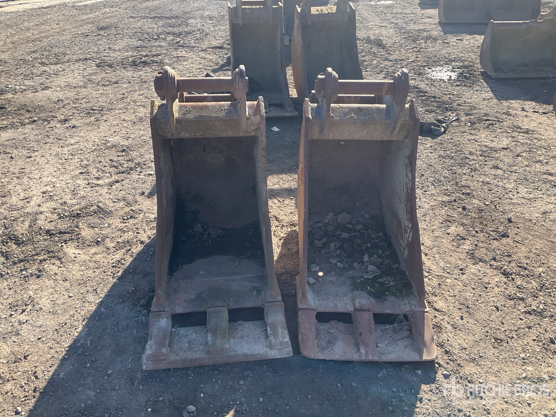 Geith QUANTITY OF (2) 550 MM DIGGING