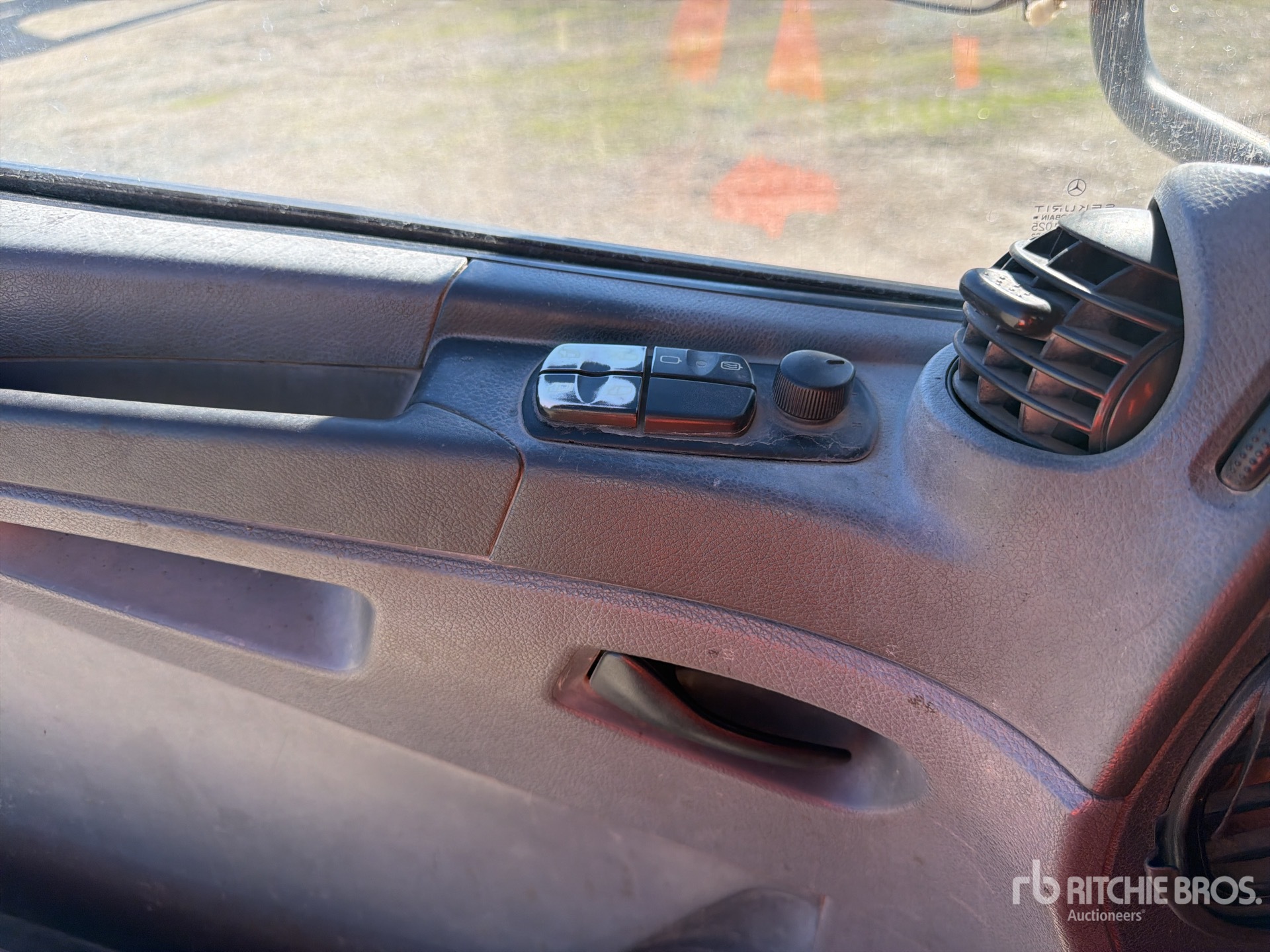 2006 Mercedes-Benz AXOR1828