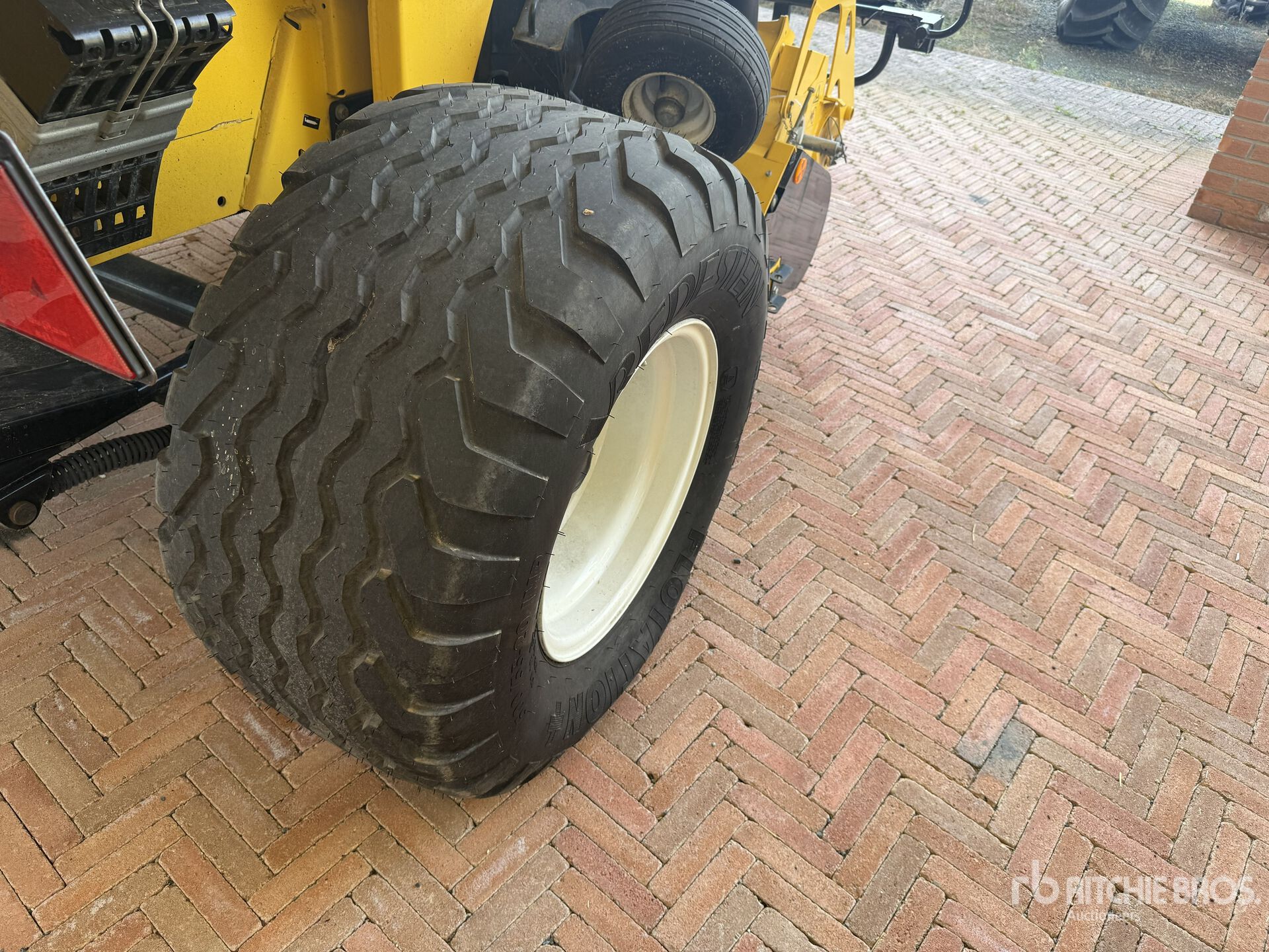 2024 New Holland ROLLBELT 180 SU