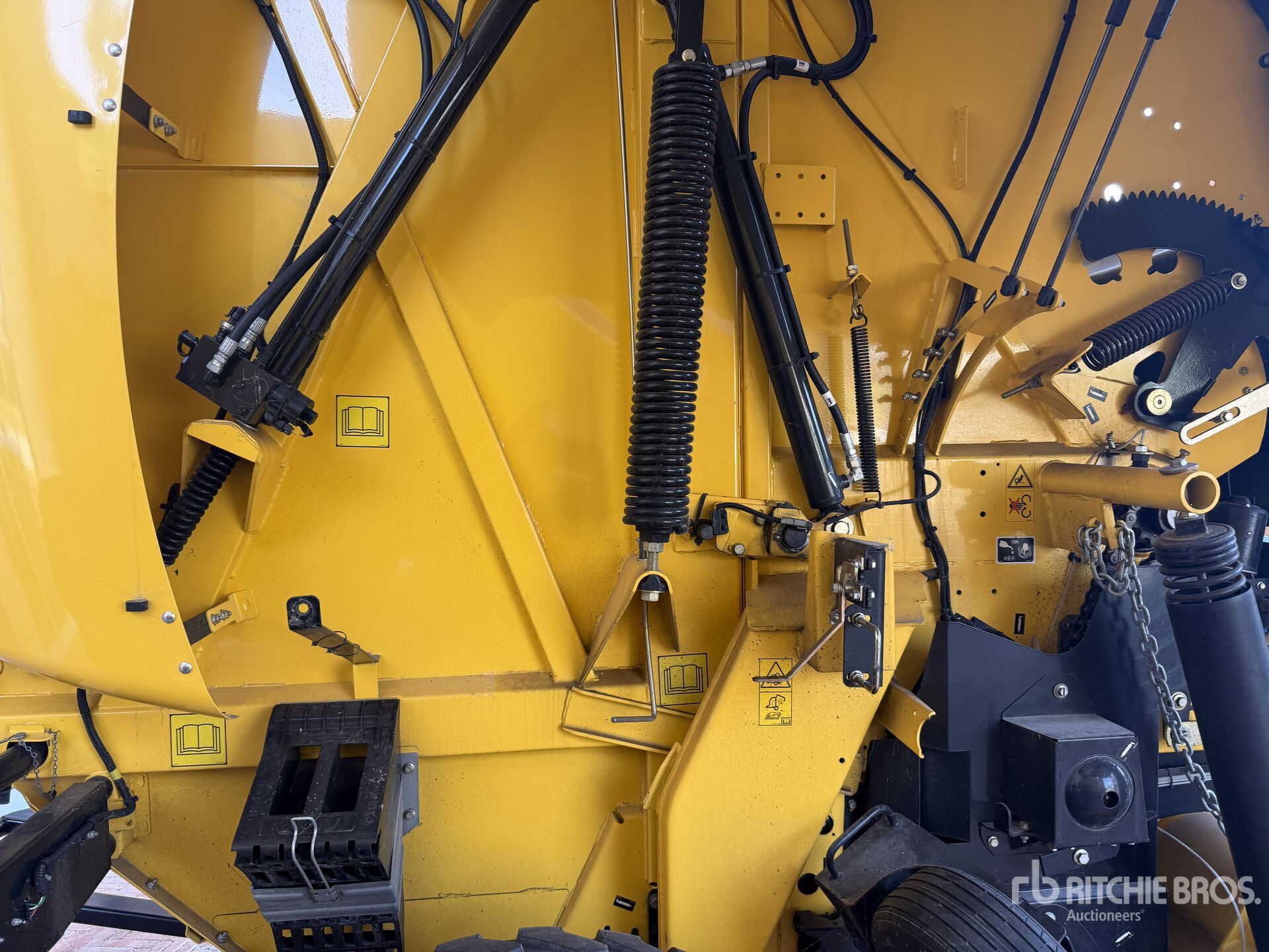 2024 New Holland ROLLBELT 180 SU