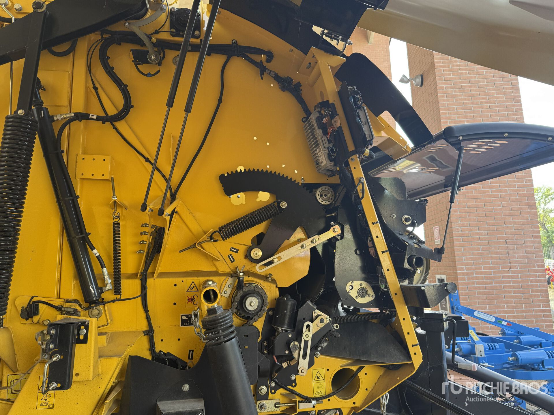 2024 New Holland ROLLBELT 180 SU