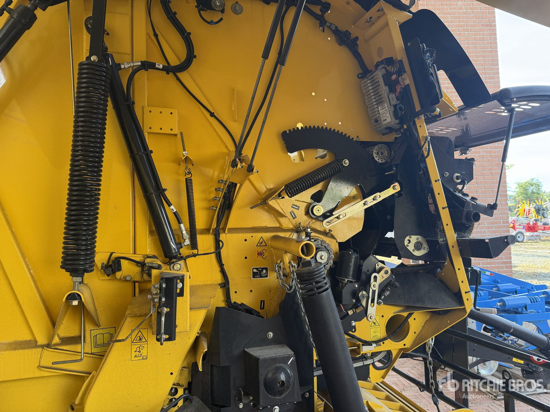 2024 New Holland ROLLBELT 180 SU