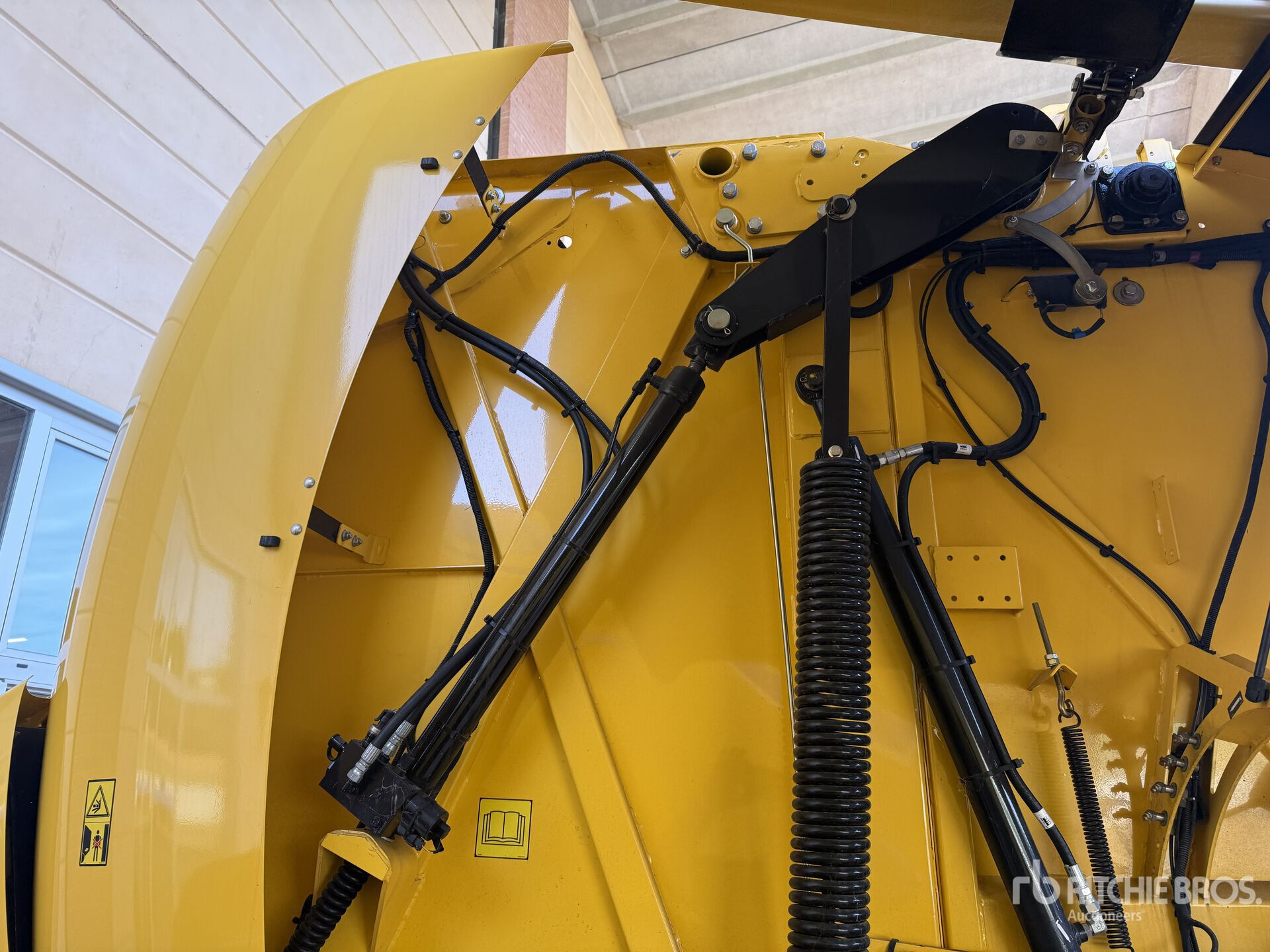 2024 New Holland ROLLBELT 180 SU