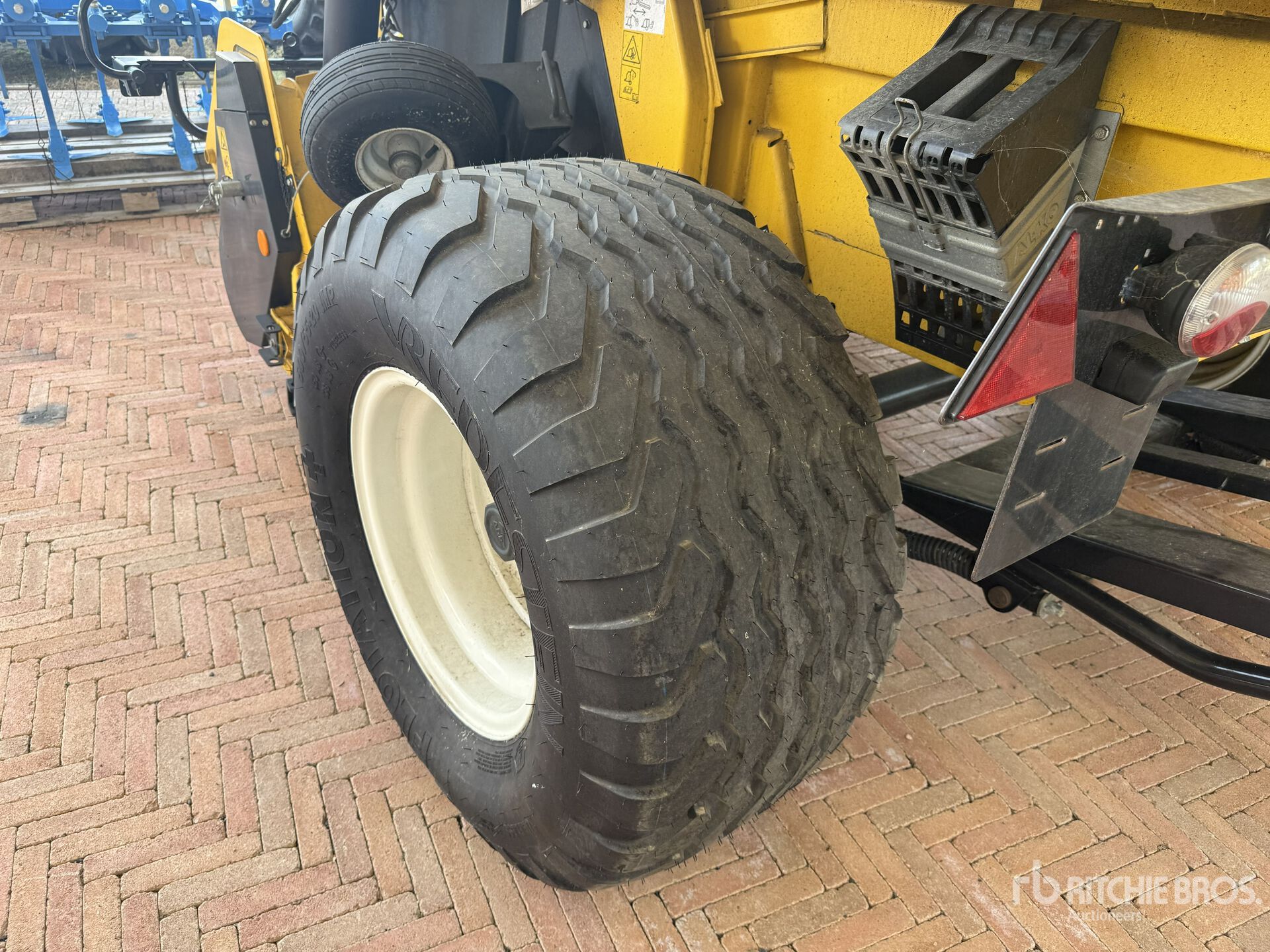 2024 New Holland ROLLBELT 180 SU