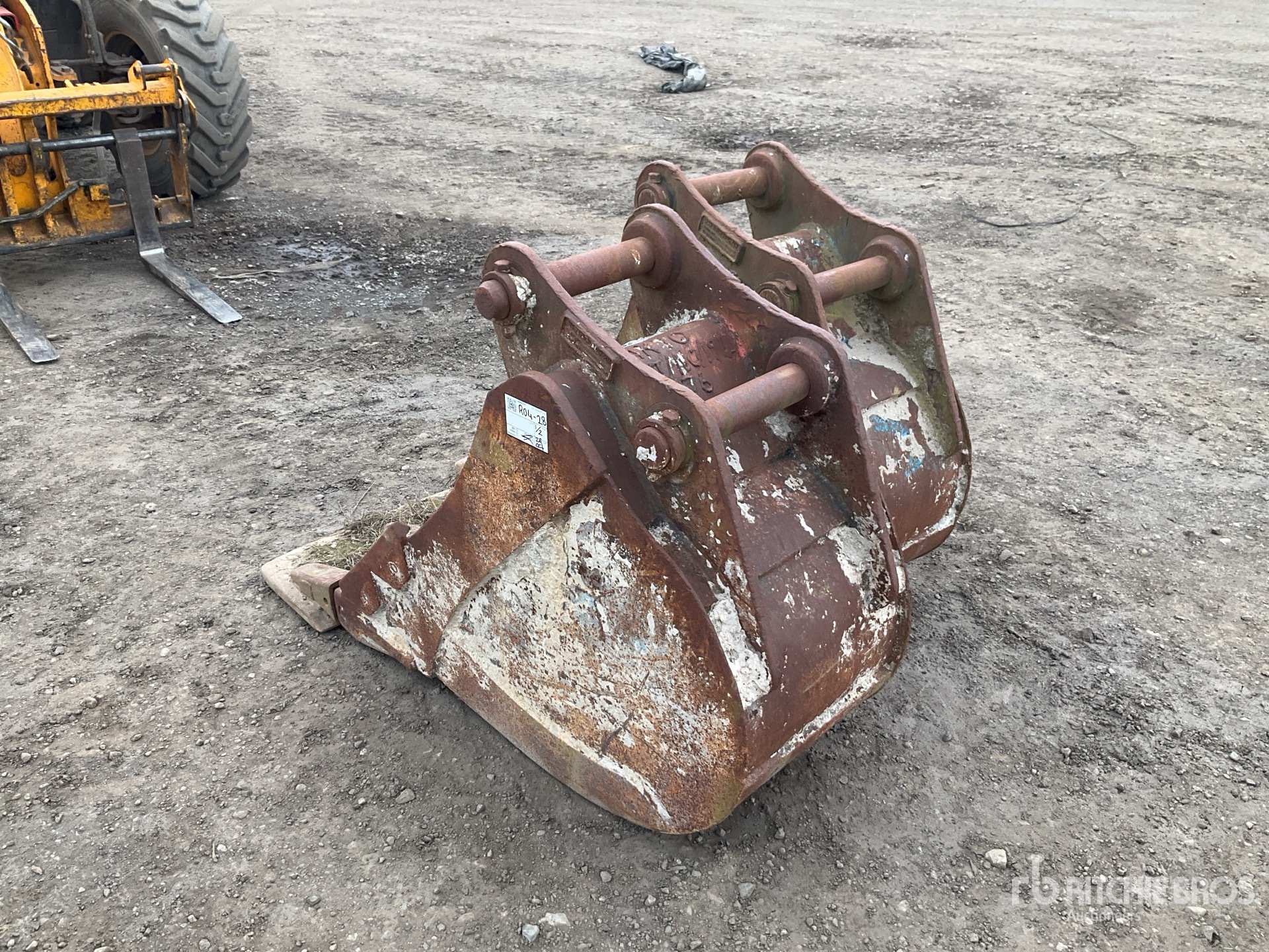 Strickland QUANTITY OF (2) 600 MM DIGGING