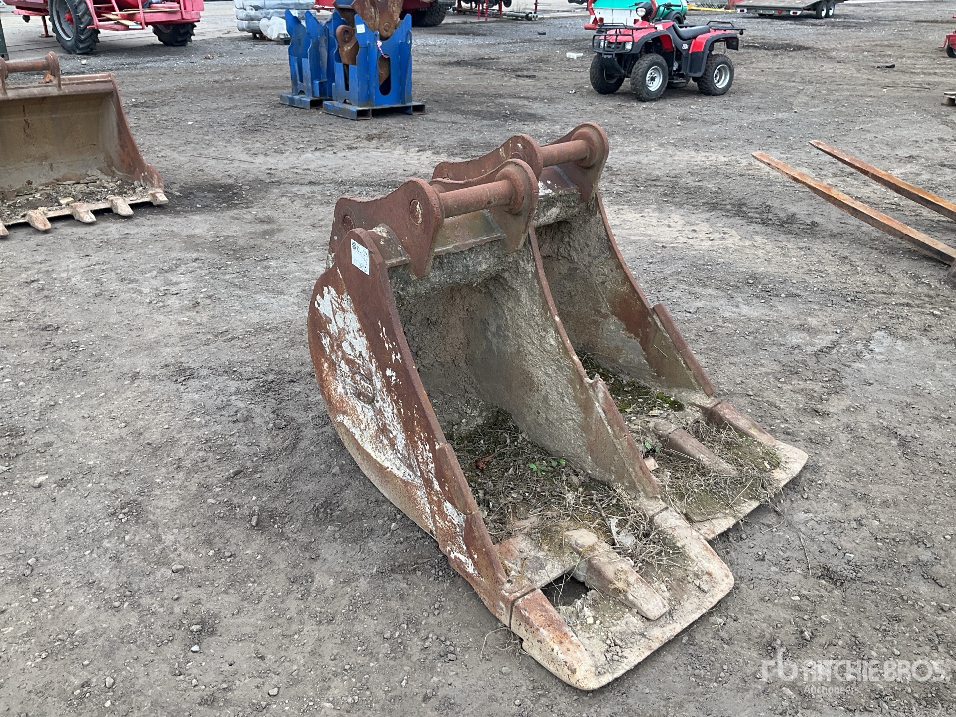 Strickland QUANTITY OF (2) 600 MM DIGGING