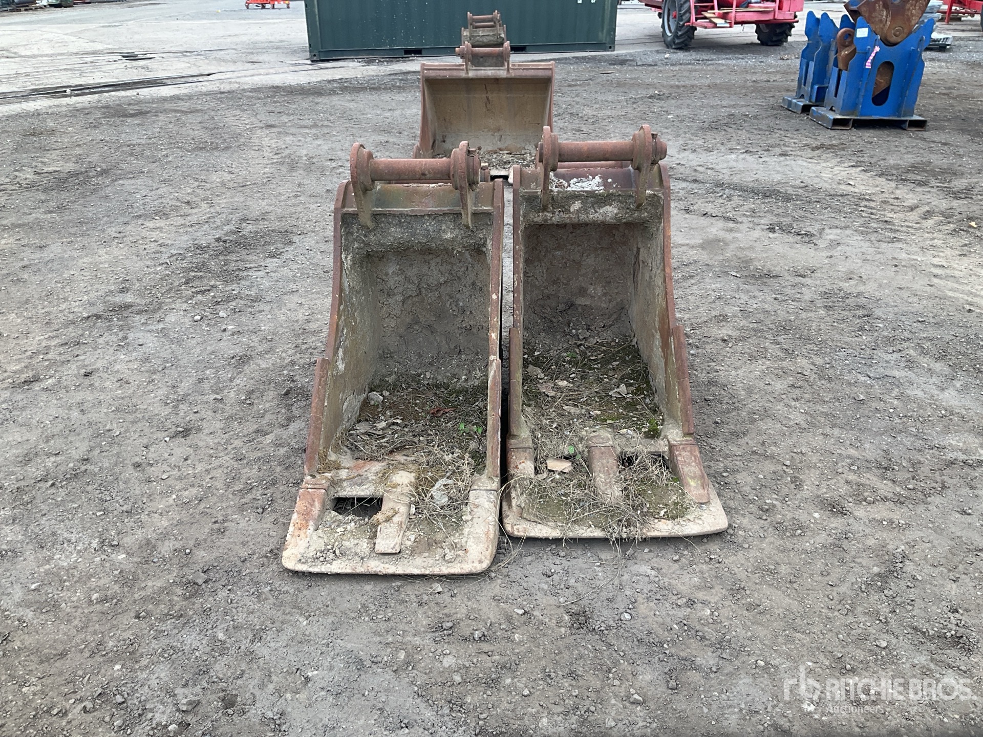 Strickland QUANTITY OF (2) 600 MM DIGGING