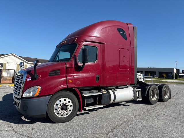 2015 Freightliner Cascadia 113 6x4 T/A Sleeper Truck Tractor