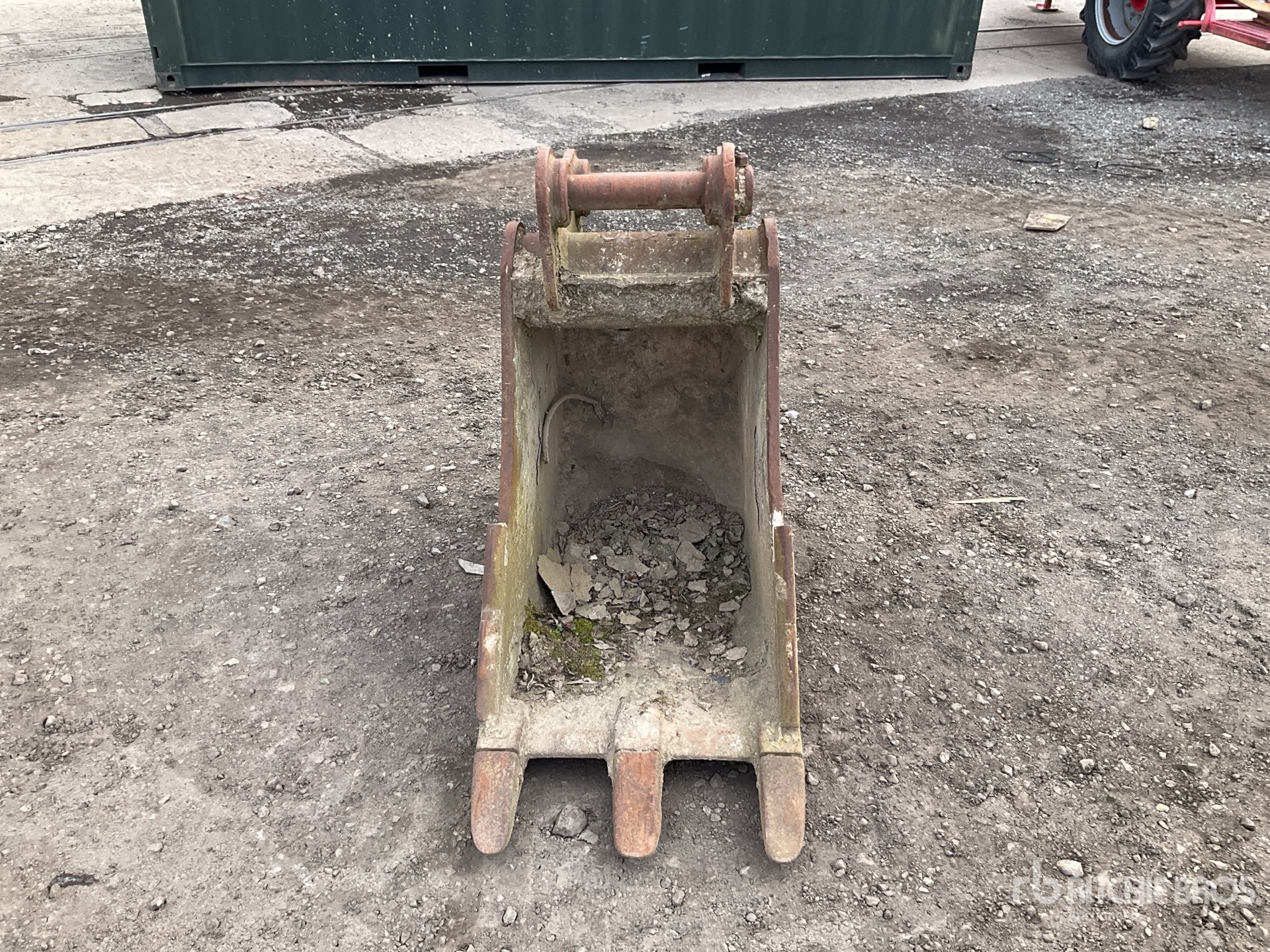 Strickland 600 MM DIGGING