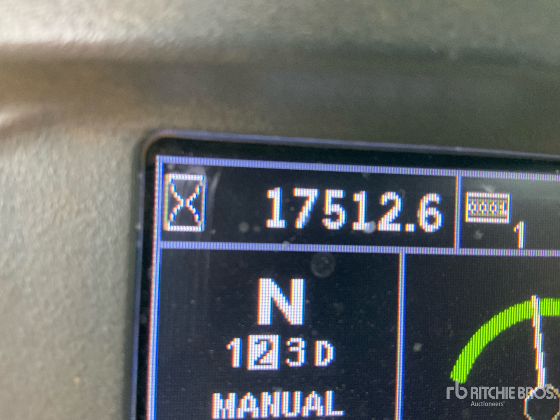 2015 Bell L2606E