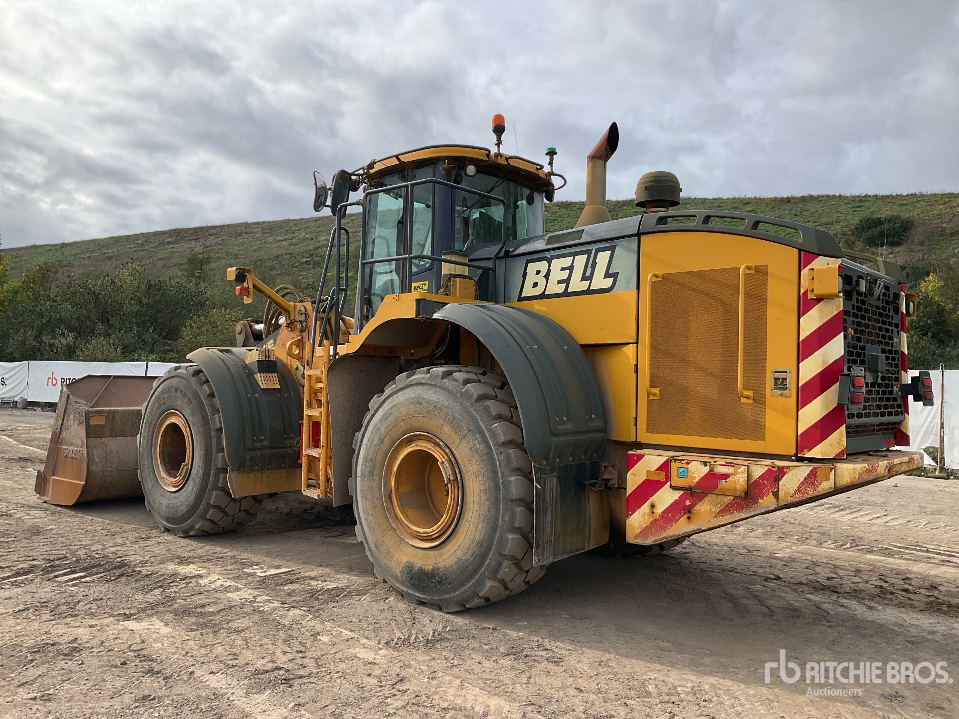 2015 Bell L2606E