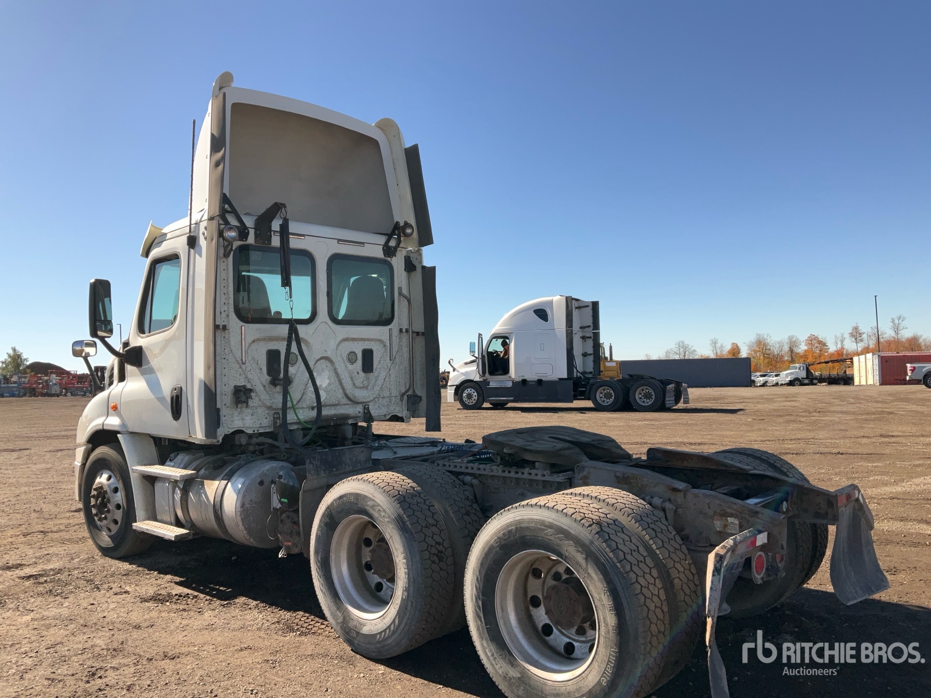 2017 Freightliner CASCADIA 113