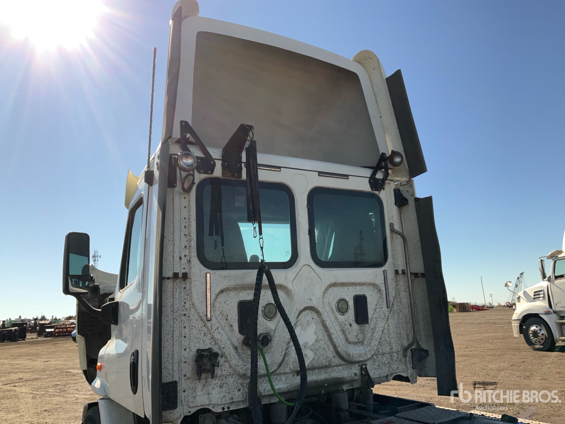2017 Freightliner CASCADIA 113