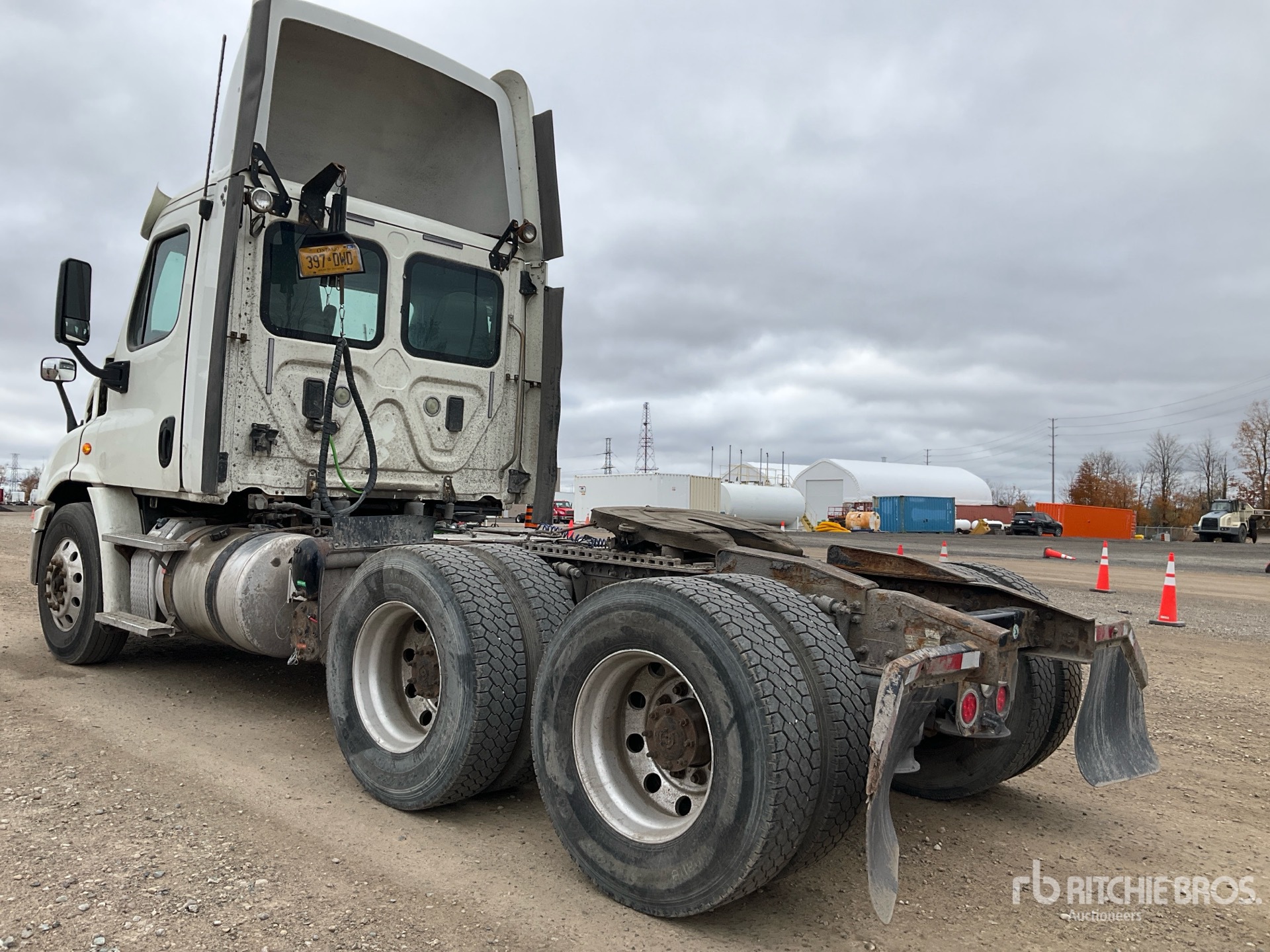 2017 Freightliner CASCADIA 113