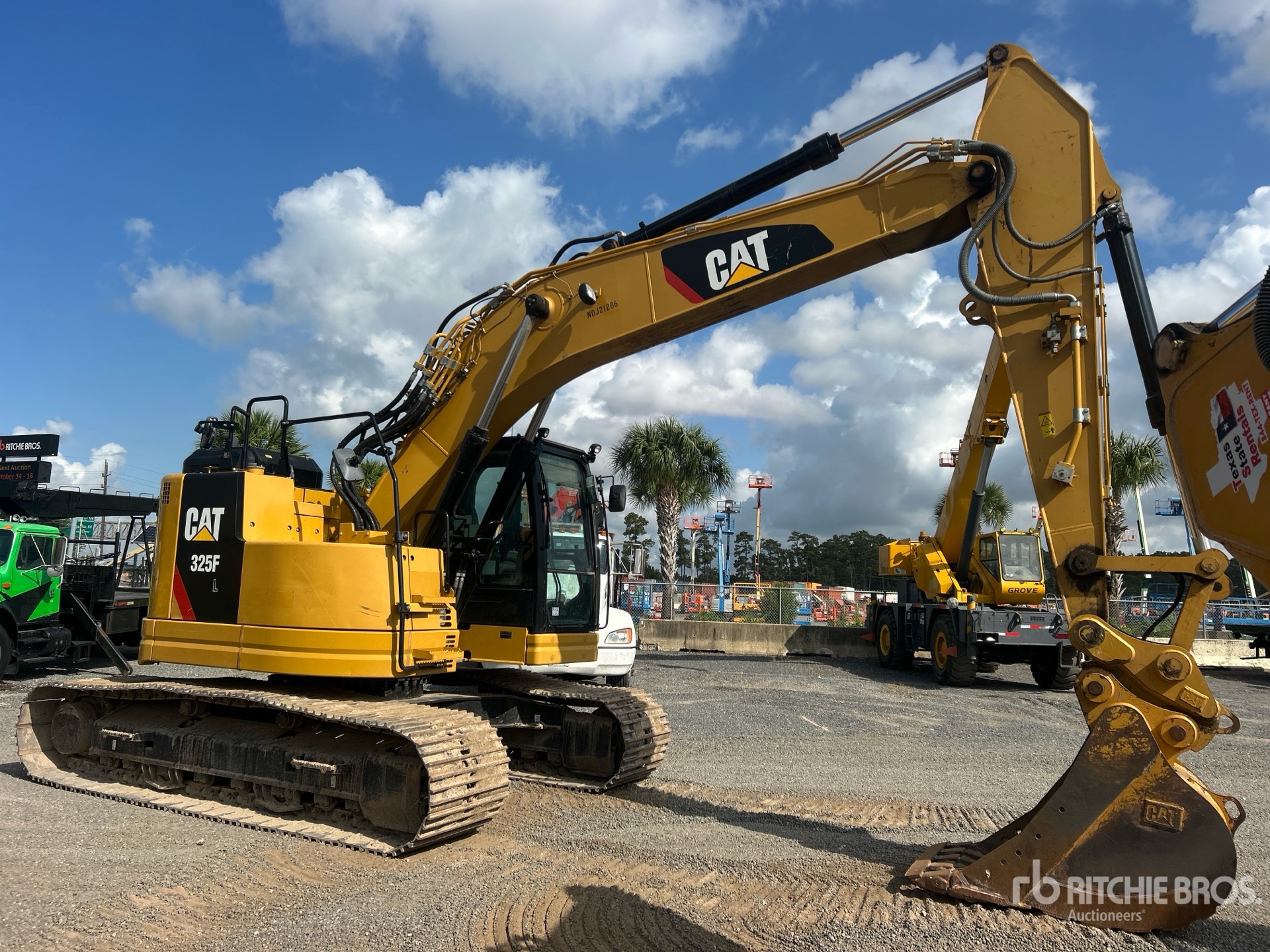 2019 Caterpillar 325F LCR