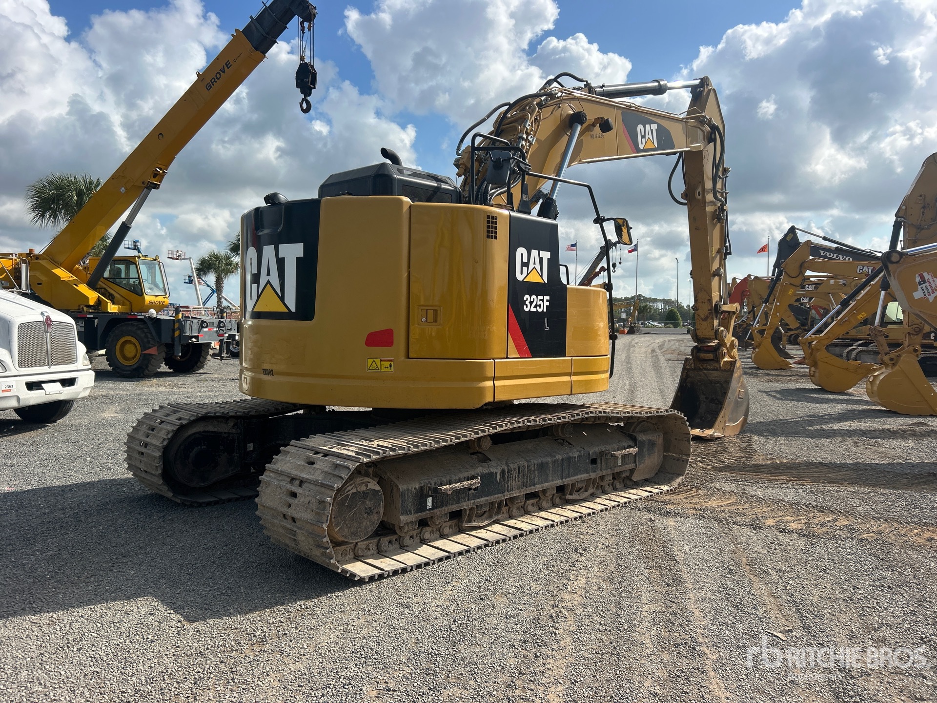 2019 Caterpillar 325F LCR