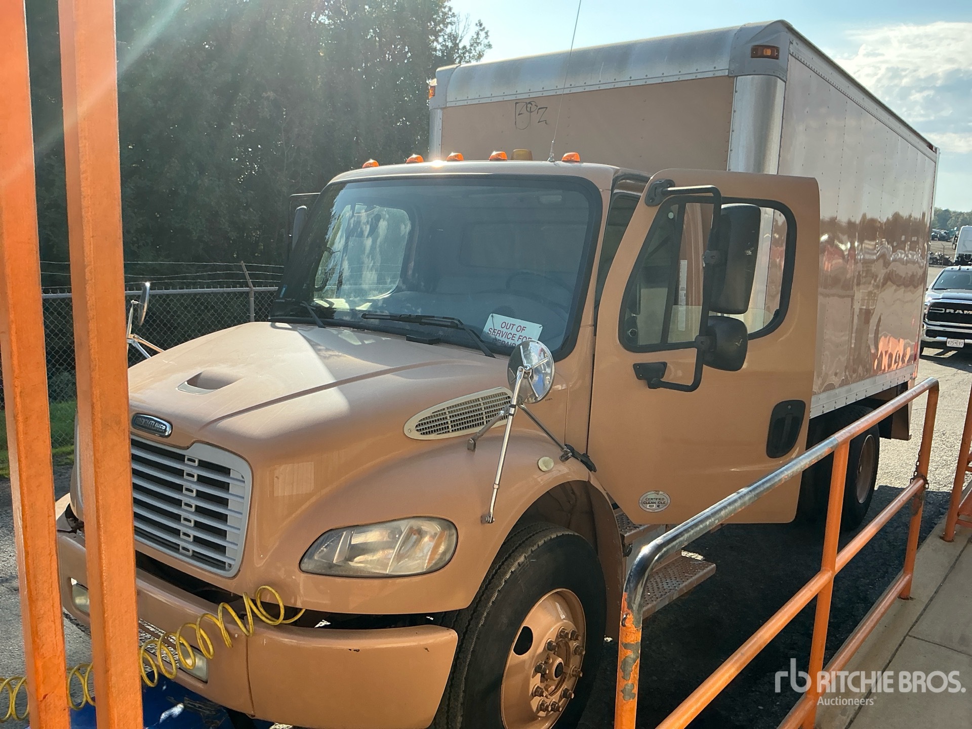 2010 Freightliner M2 106