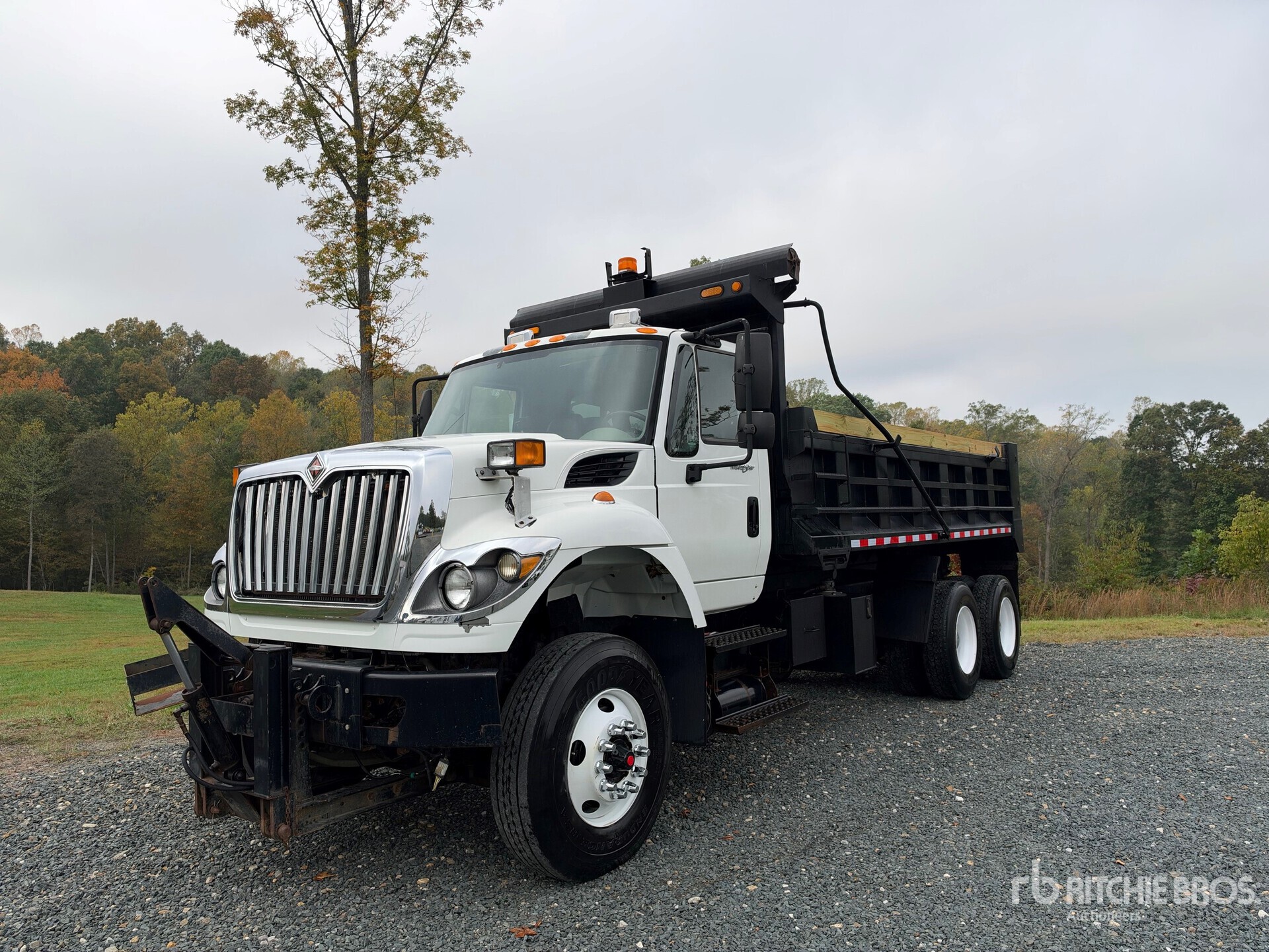 Photo of 2012 International 7400