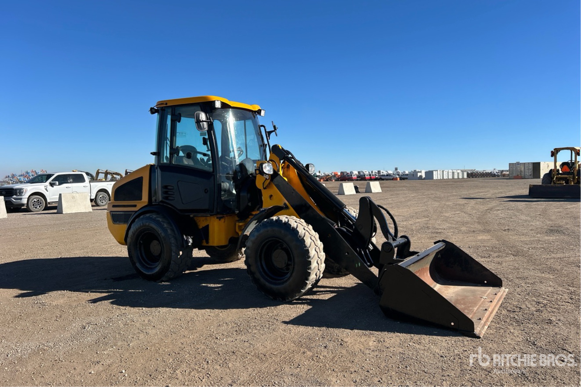 2017 JCB 407