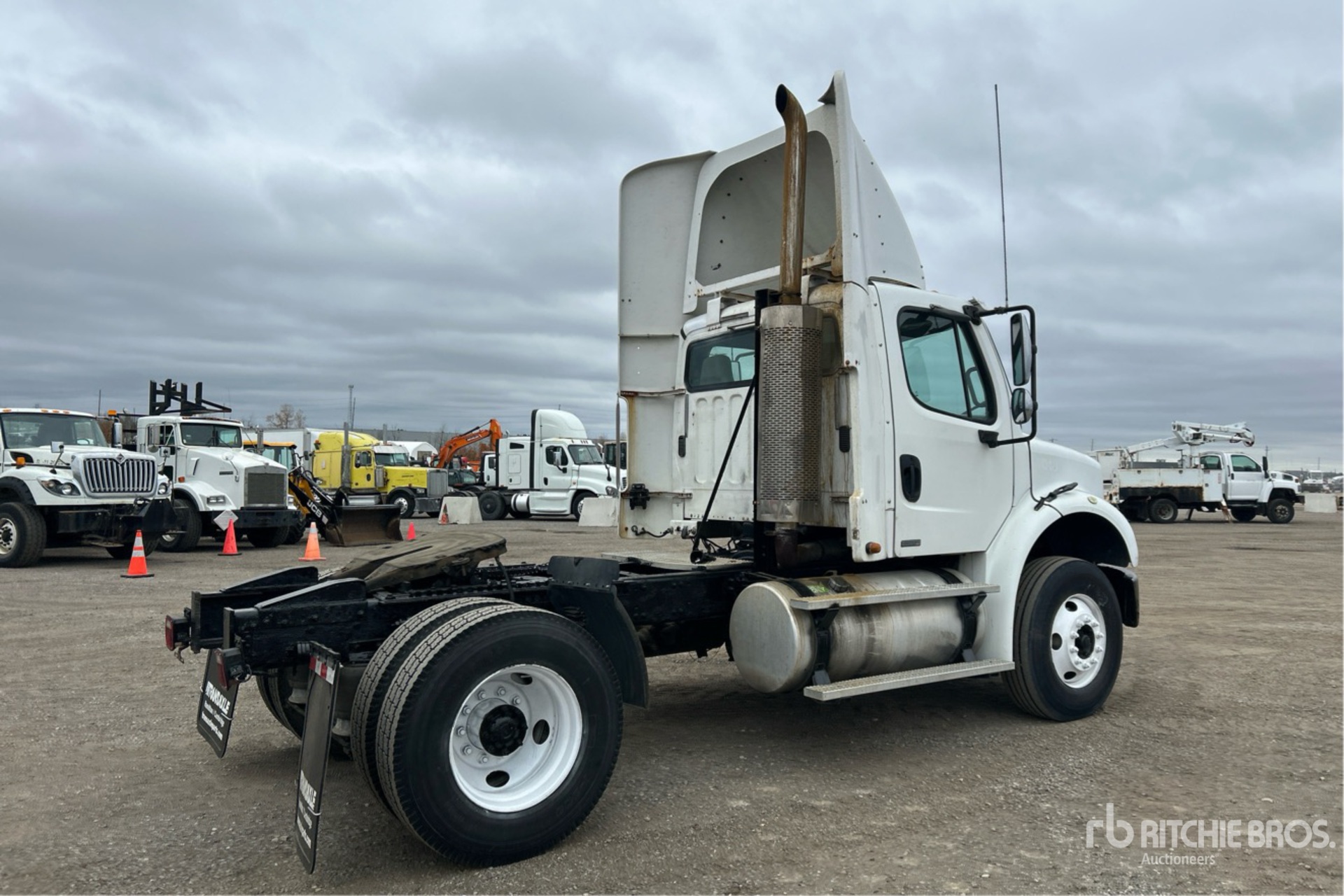 2004 Freightliner M2 112