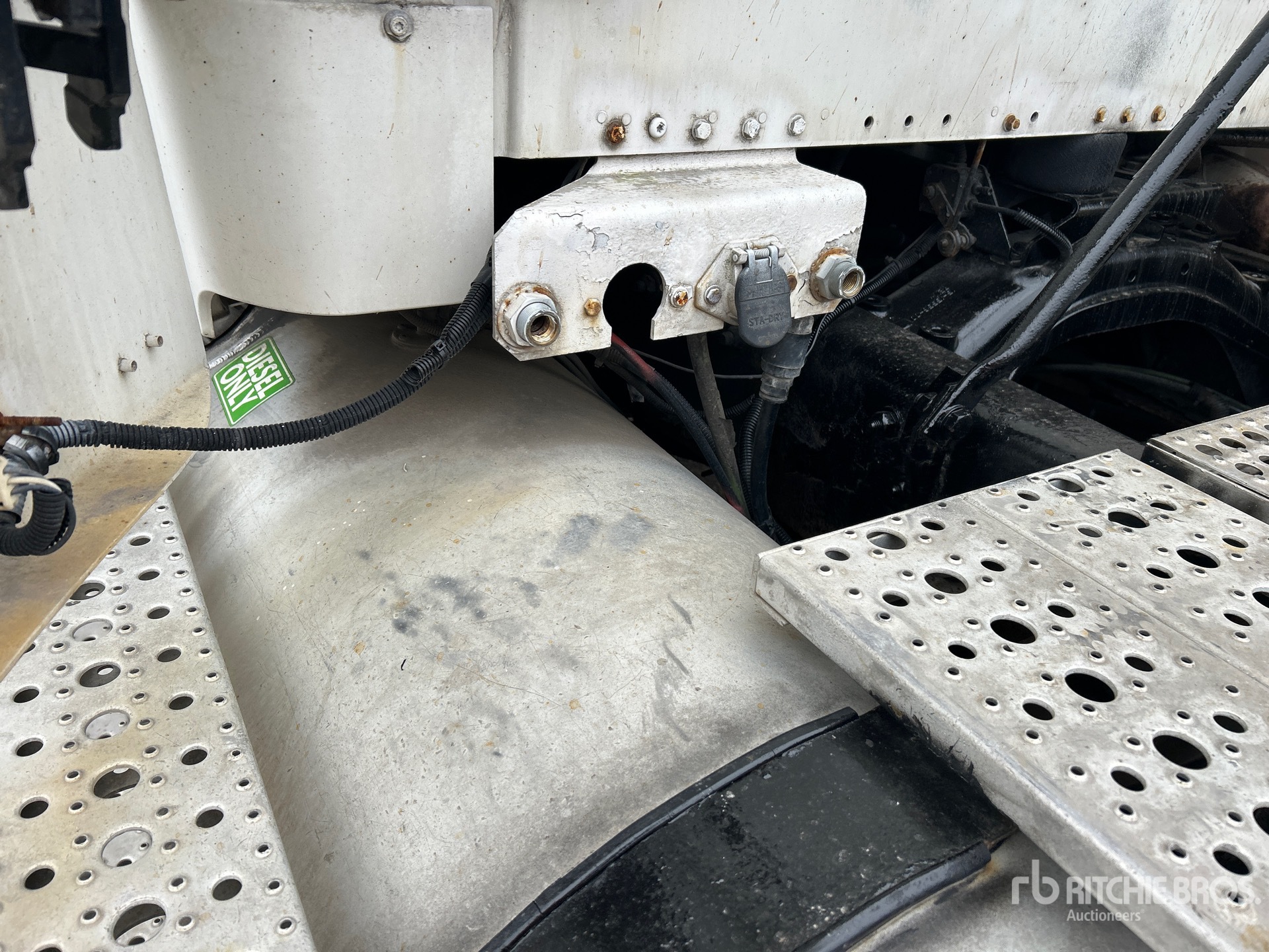 2004 Freightliner M2 112