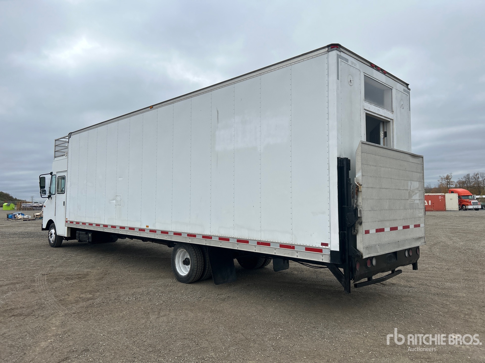 2001 Freightliner MT55
