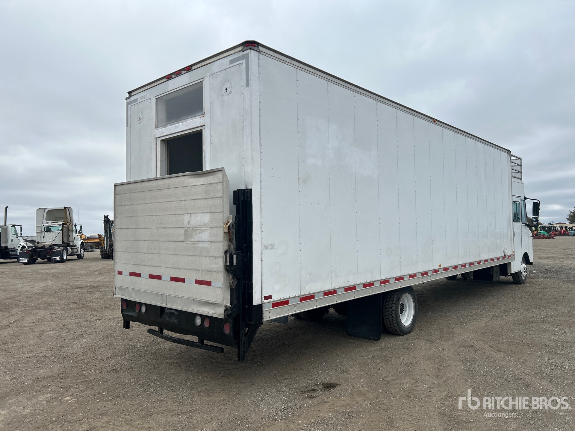 2001 Freightliner MT55