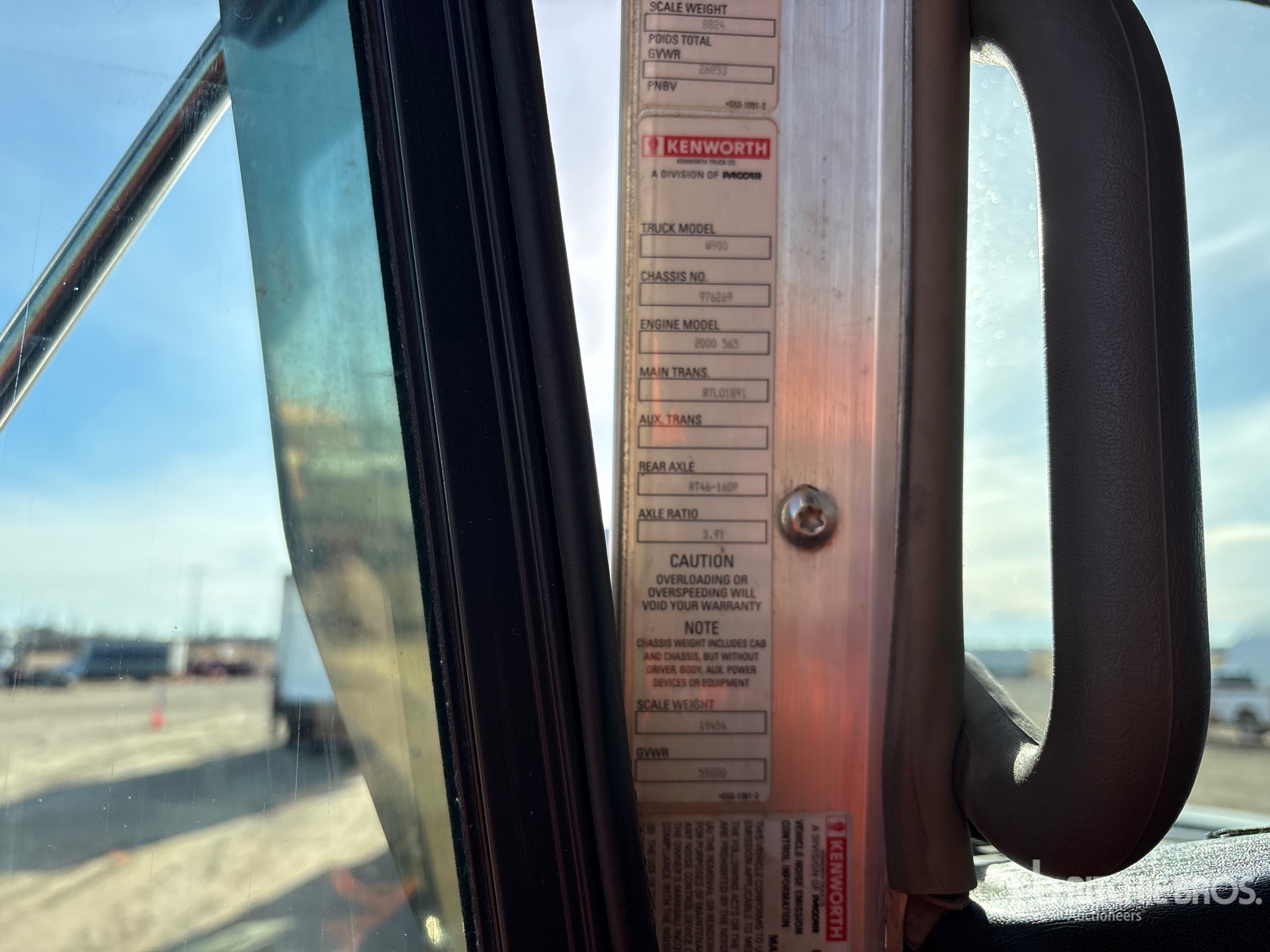 2021 Kenworth W900
