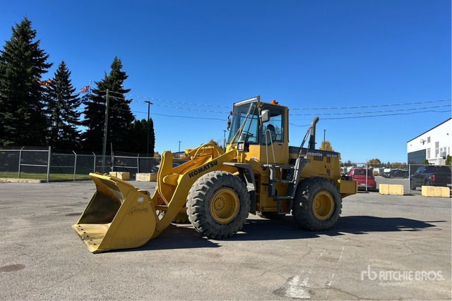 Chargegeuse 1998 Komatsu WA320-3A Chargeuse sur roues à vendre (QC)