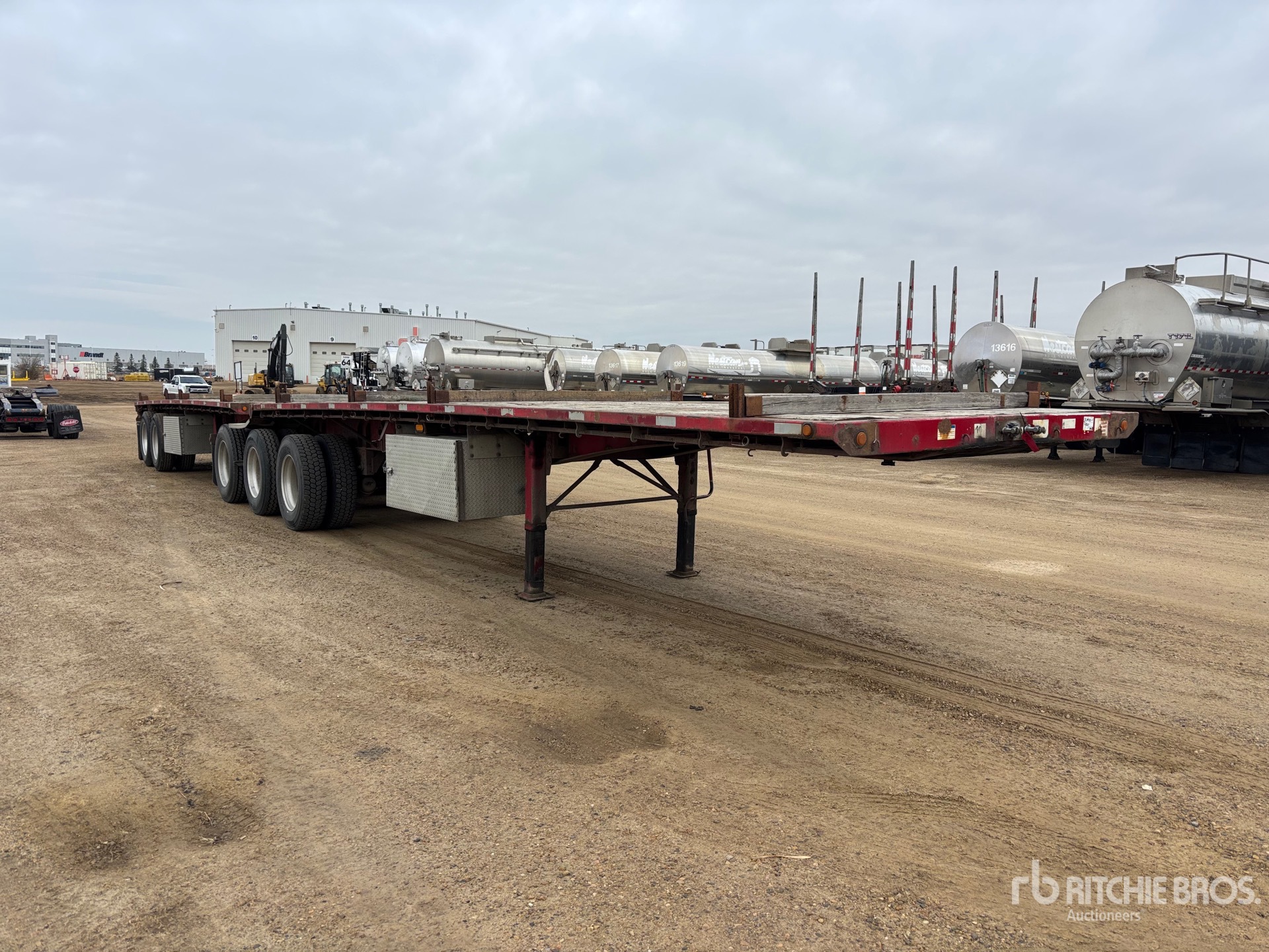 2007 Doepker 32 ft Super B-Train Lead