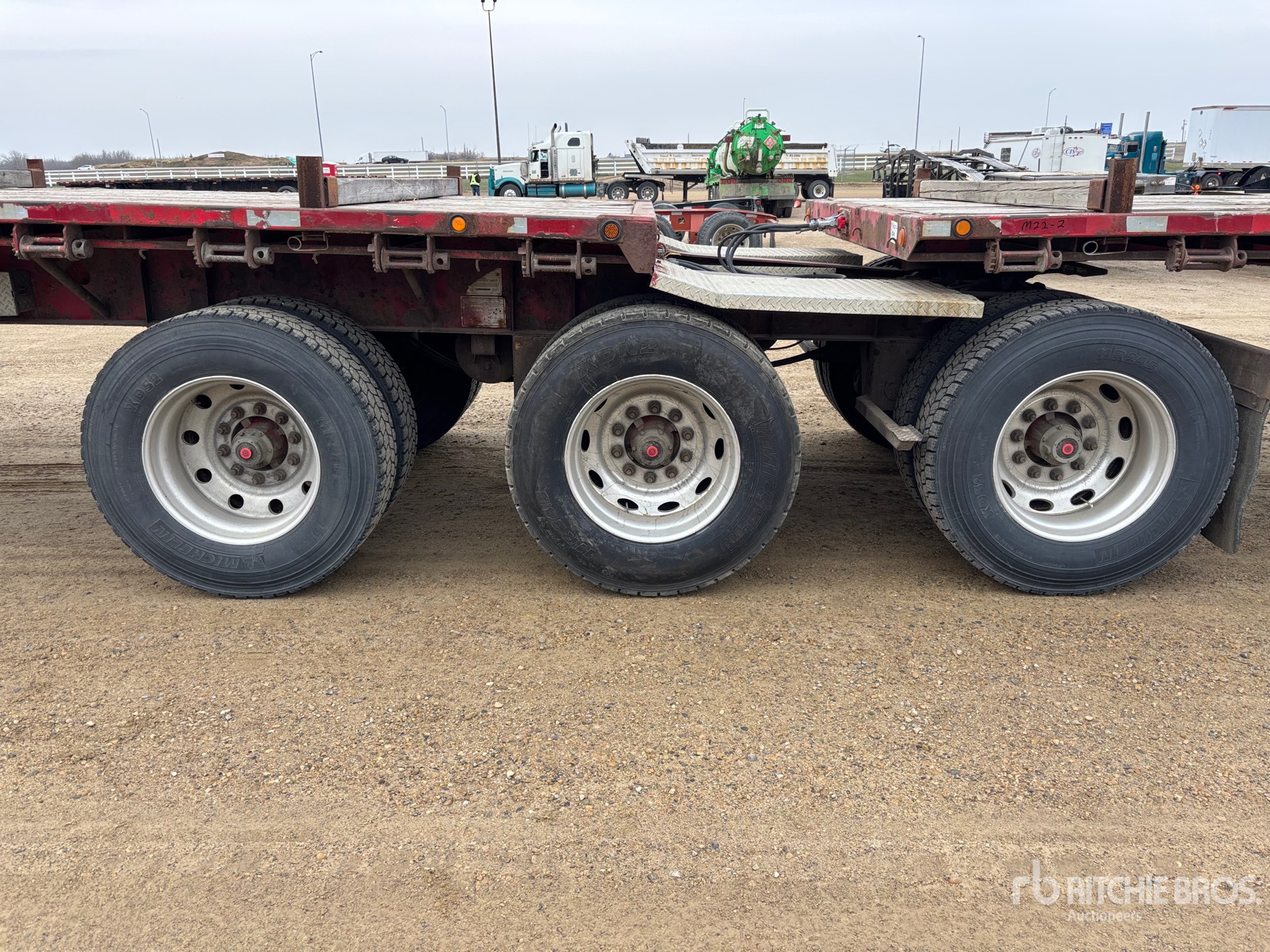 2007 Doepker 32 ft Super B-Train Lead