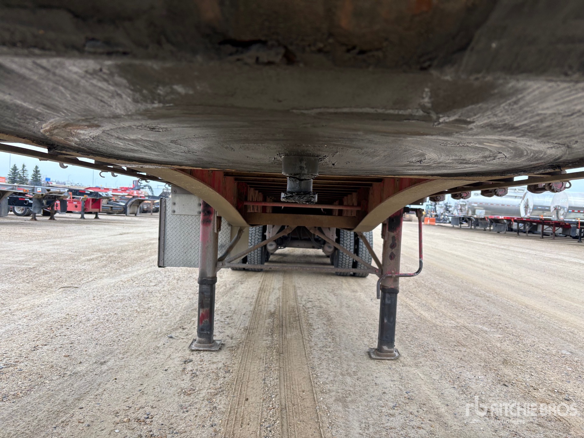 2007 Doepker 32 ft Super B-Train Lead