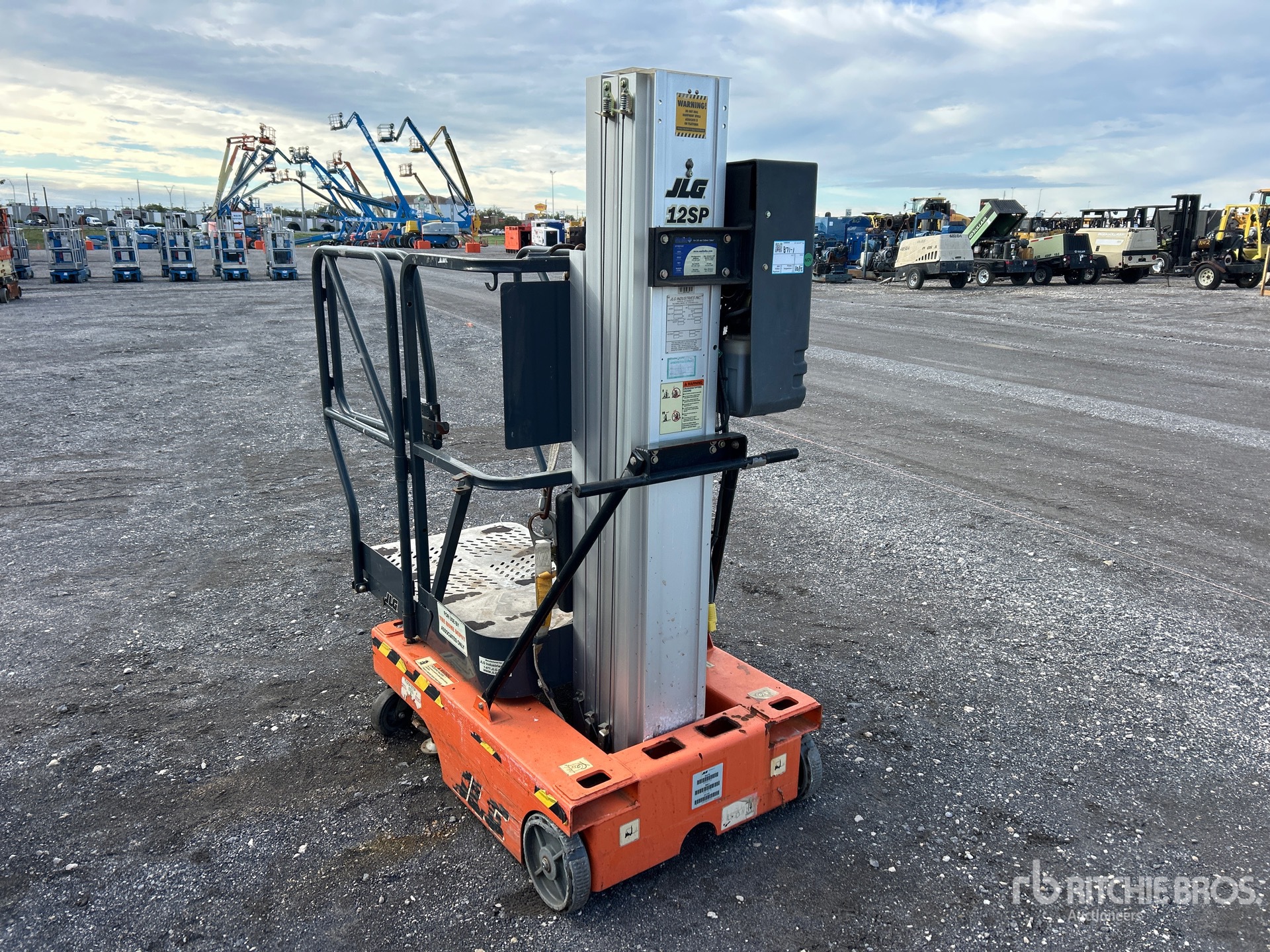 2004 JLG 12SP