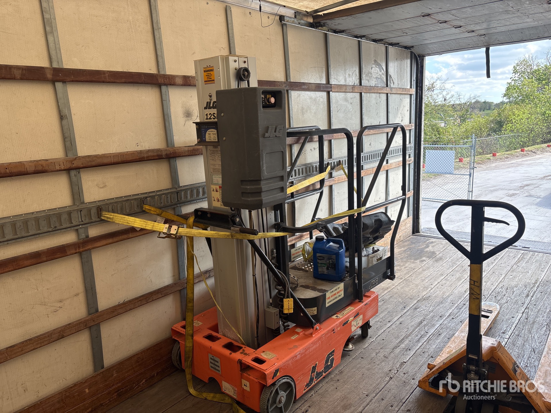 2004 JLG 12SP
